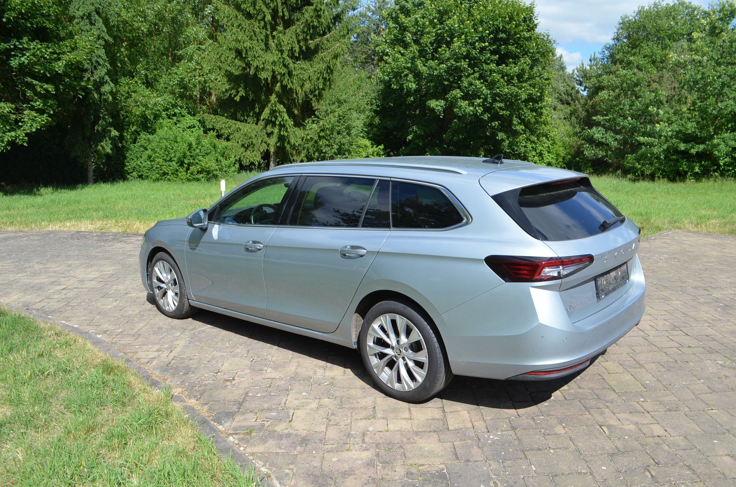 Škoda Superb, 2.0TDI*DSG*200PS*LAURIN*WEBAST - fotka 3