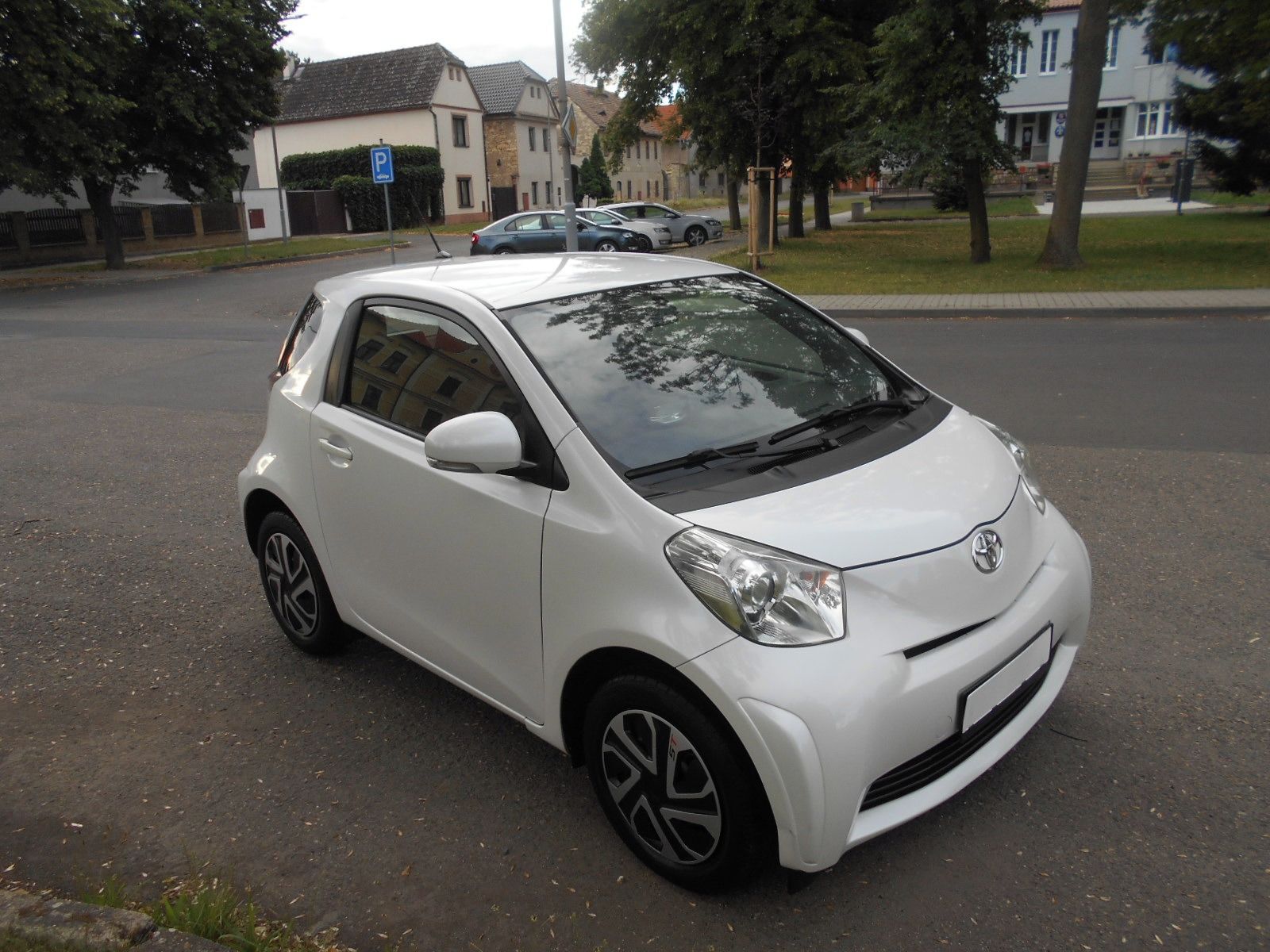 Toyota iQ, 1,0 Limited editon - 1maj  TOP - fotka 2