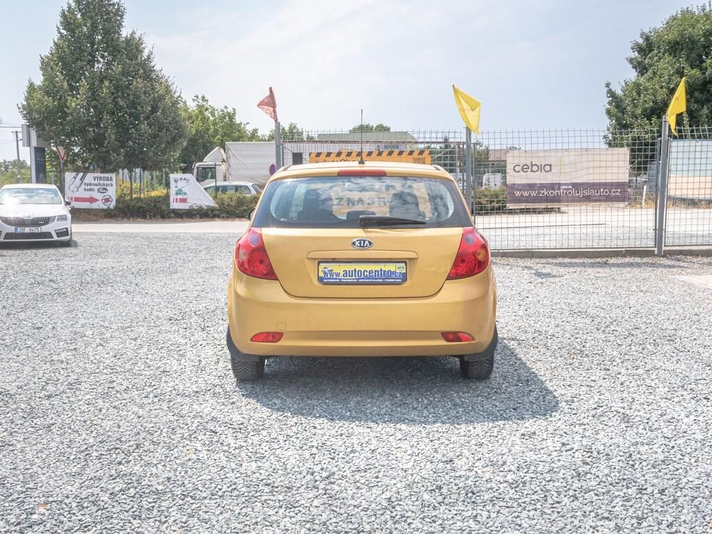 Kia Cee´d, ČR 12/07 1.4i 80KW - fotka 6