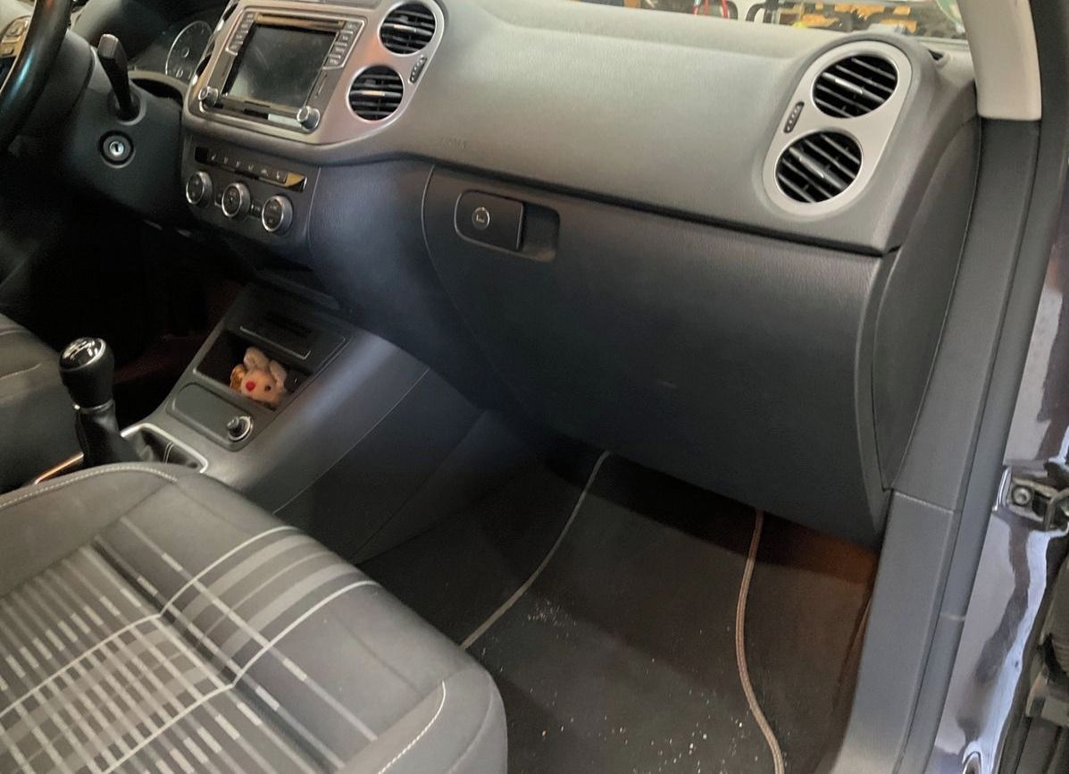 Volkswagen Tiguan, 2.0Tdi 110KW LOUNGE TOP VÝBAVA - fotka 2
