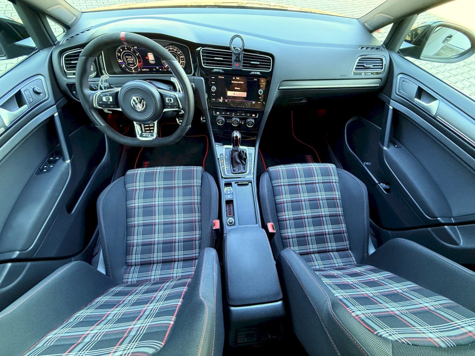Volkswagen Golf, GTI 2.0TSi 180kW/245PS Perform - fotka 5