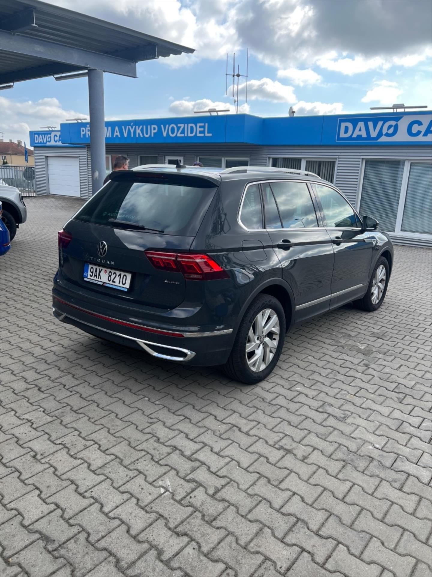 Volkswagen Tiguan, 2,0 TSI 140kW 4MOT DSG DPH Ele - fotka 5