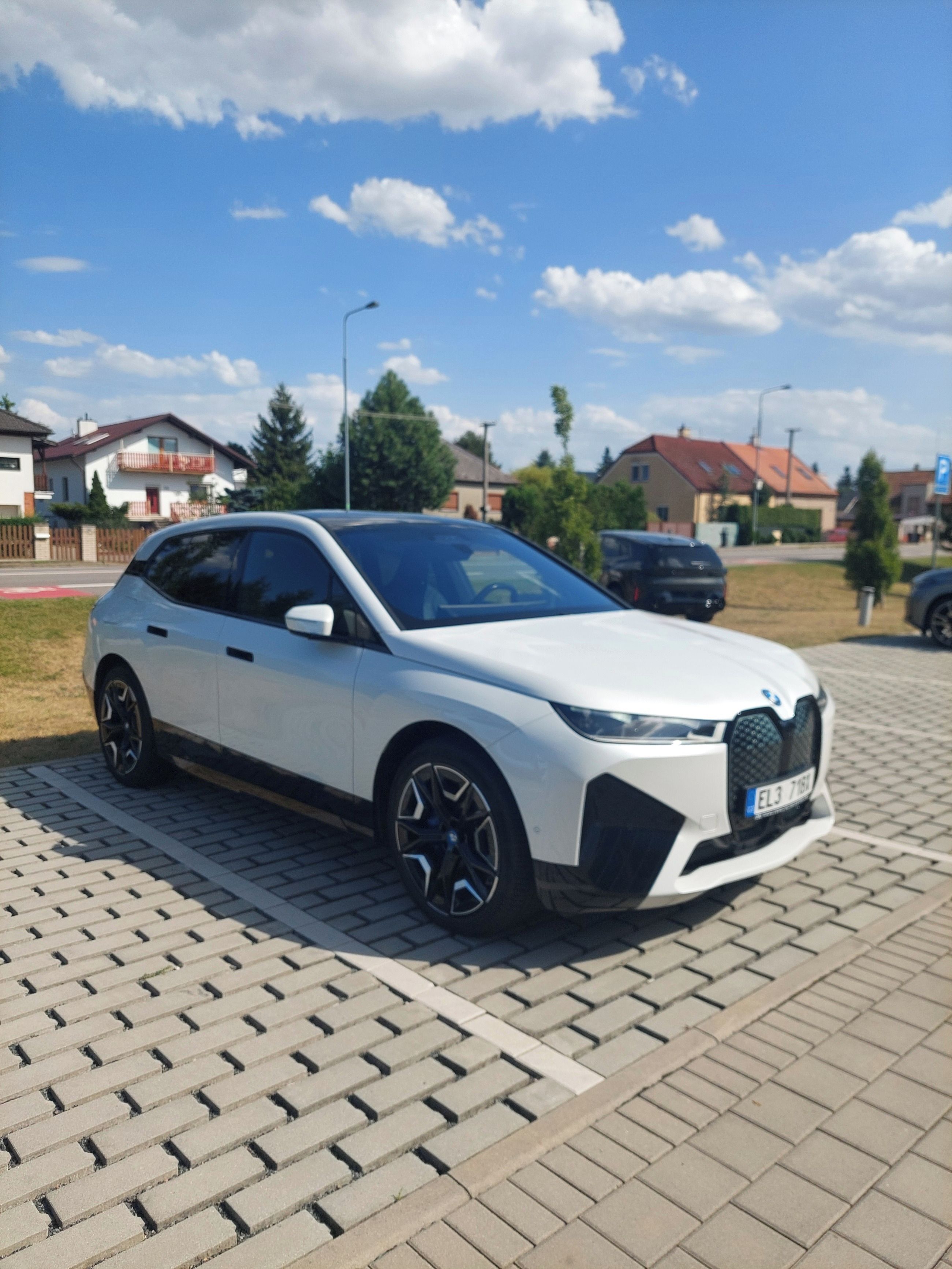 BMW iX - fotka 2