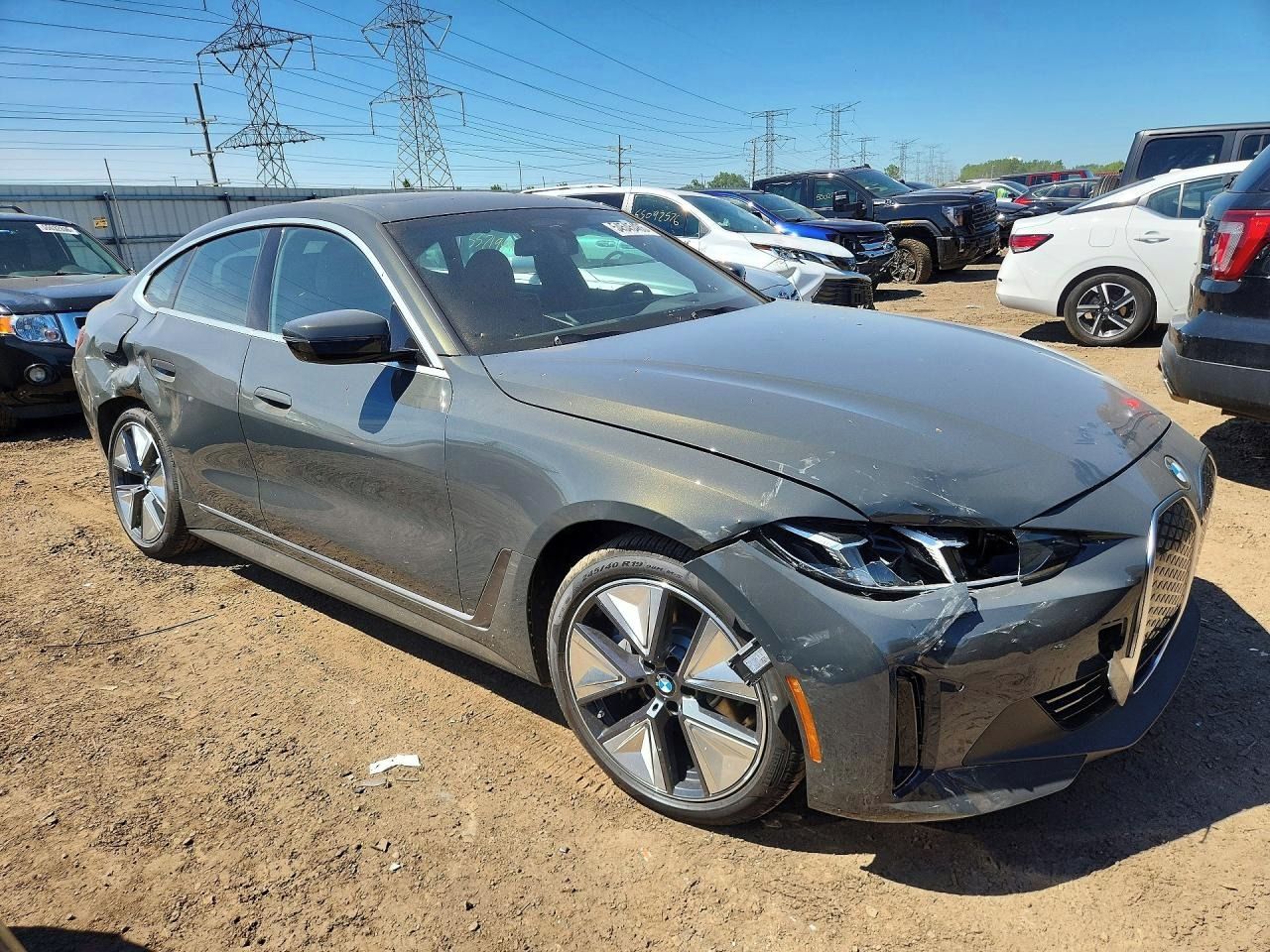 BMW i4, Auto na cestě - fotka 4