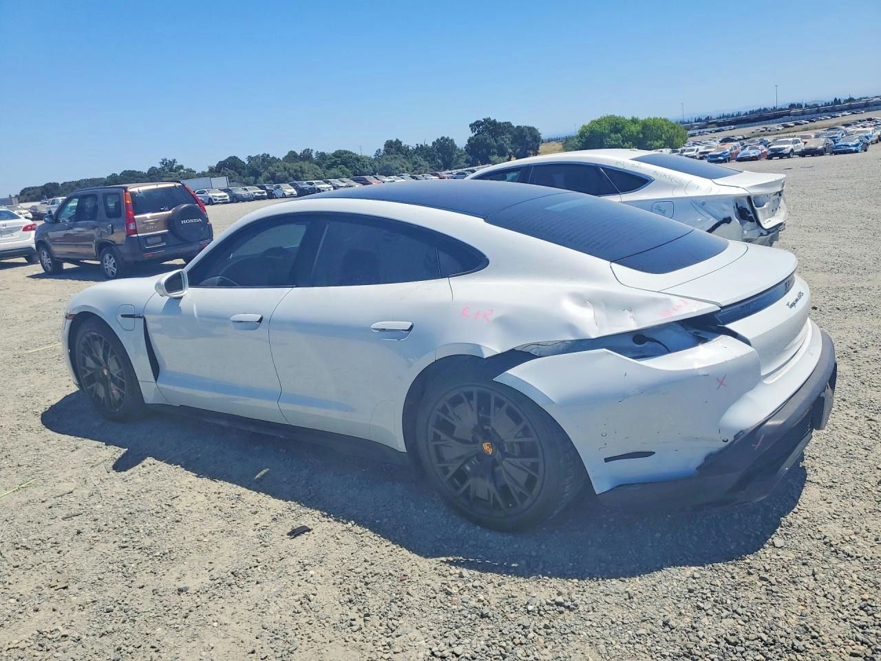 Porsche Taycan, GTS Auto na cestě - fotka 5