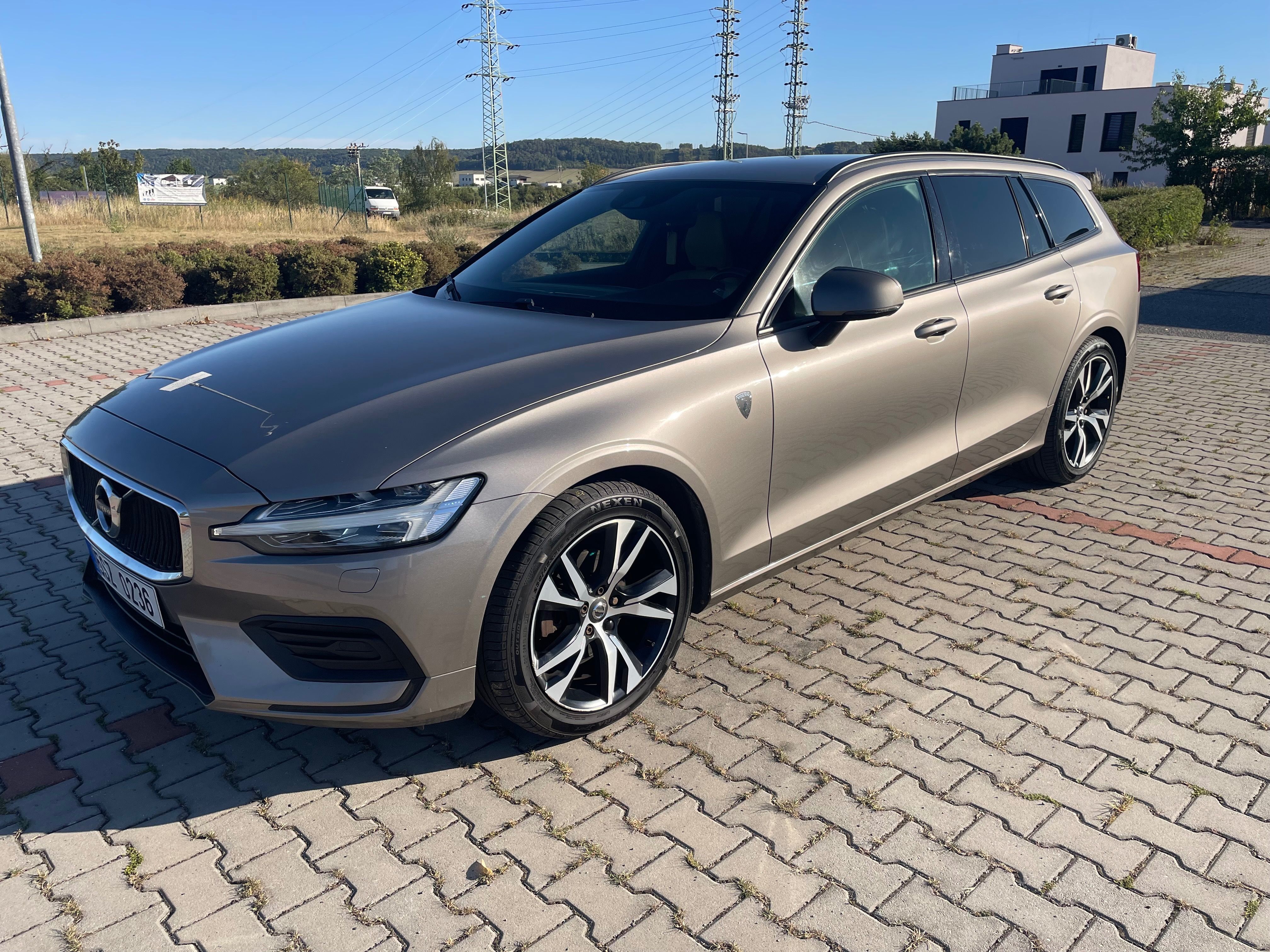 Volvo V60, 2.0 140 kw D4 - fotka 2