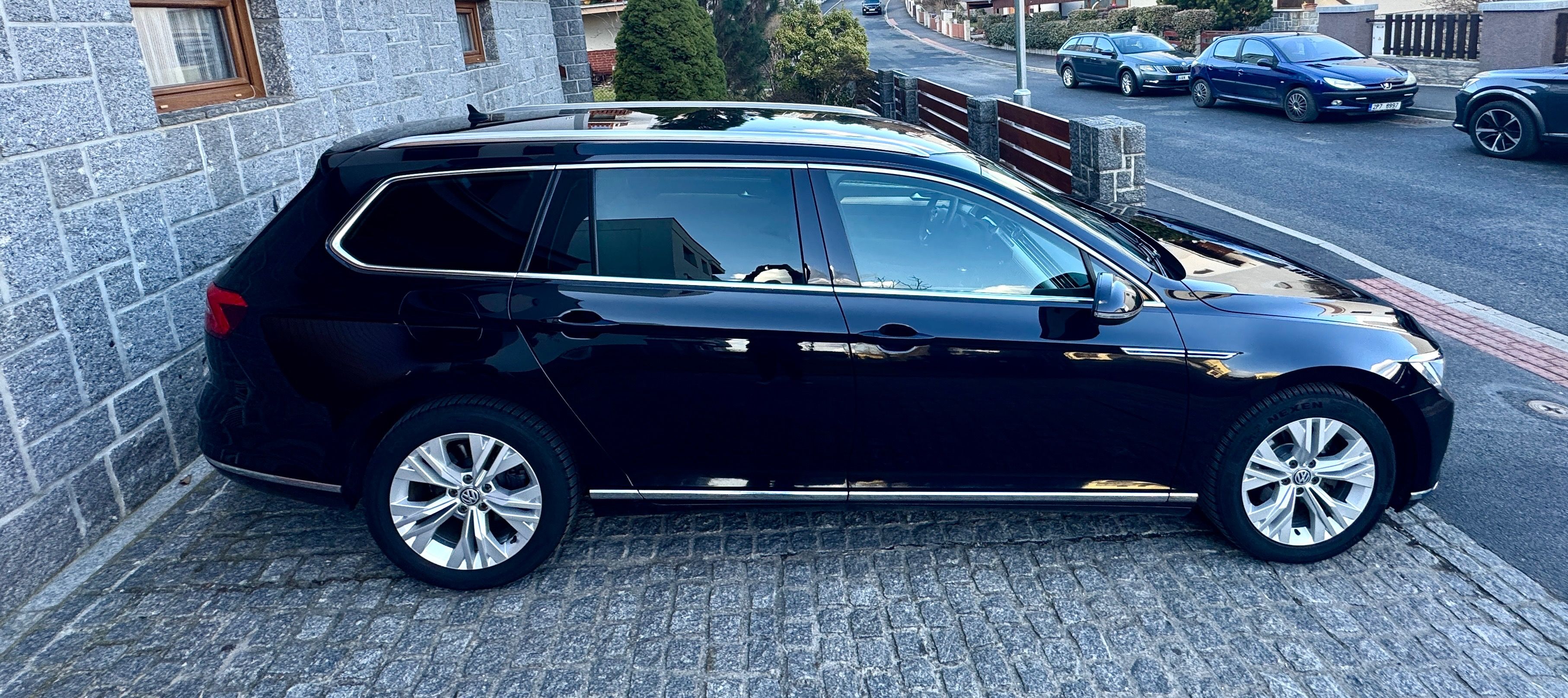 Volkswagen Passat, VW Passat 2.0 tdi Highline - fotka 3