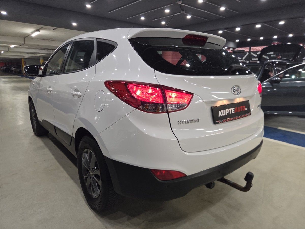 Hyundai ix35, 1,6 i - tažné + LED - fotka 4