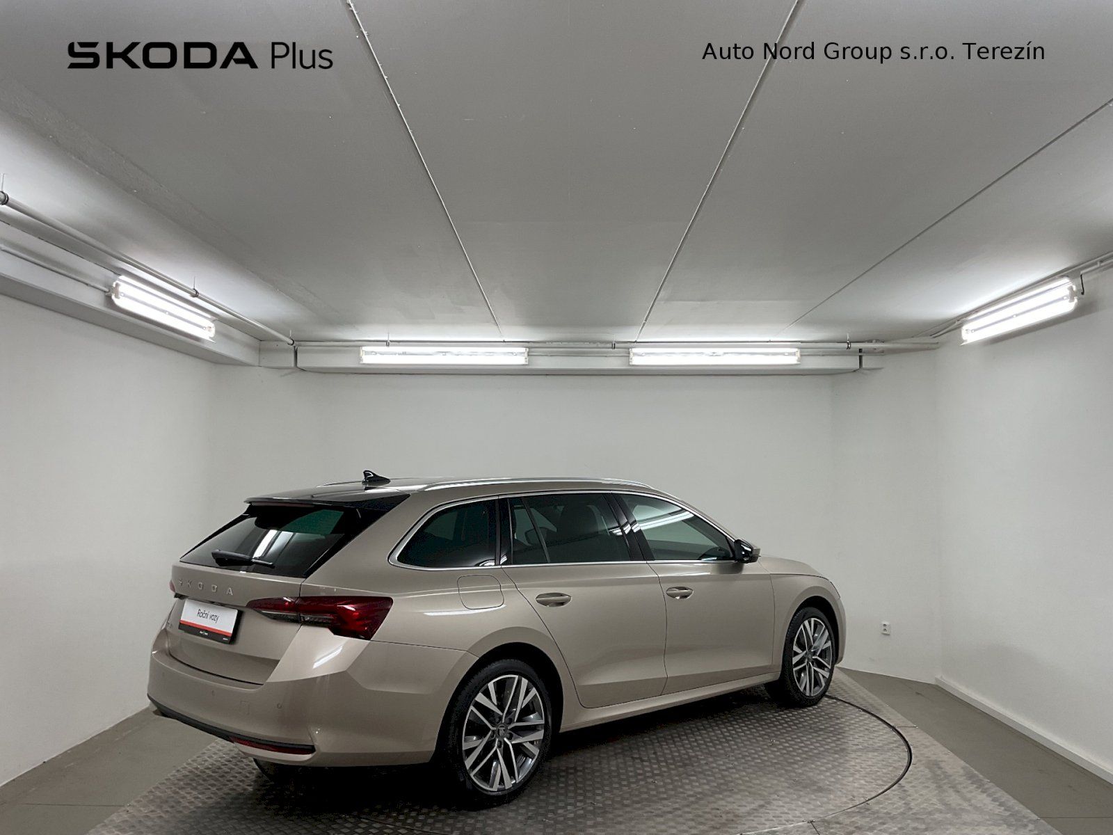 Škoda Octavia, COMBI TOP SELECTION 2,0 TDI 11 - fotka 2