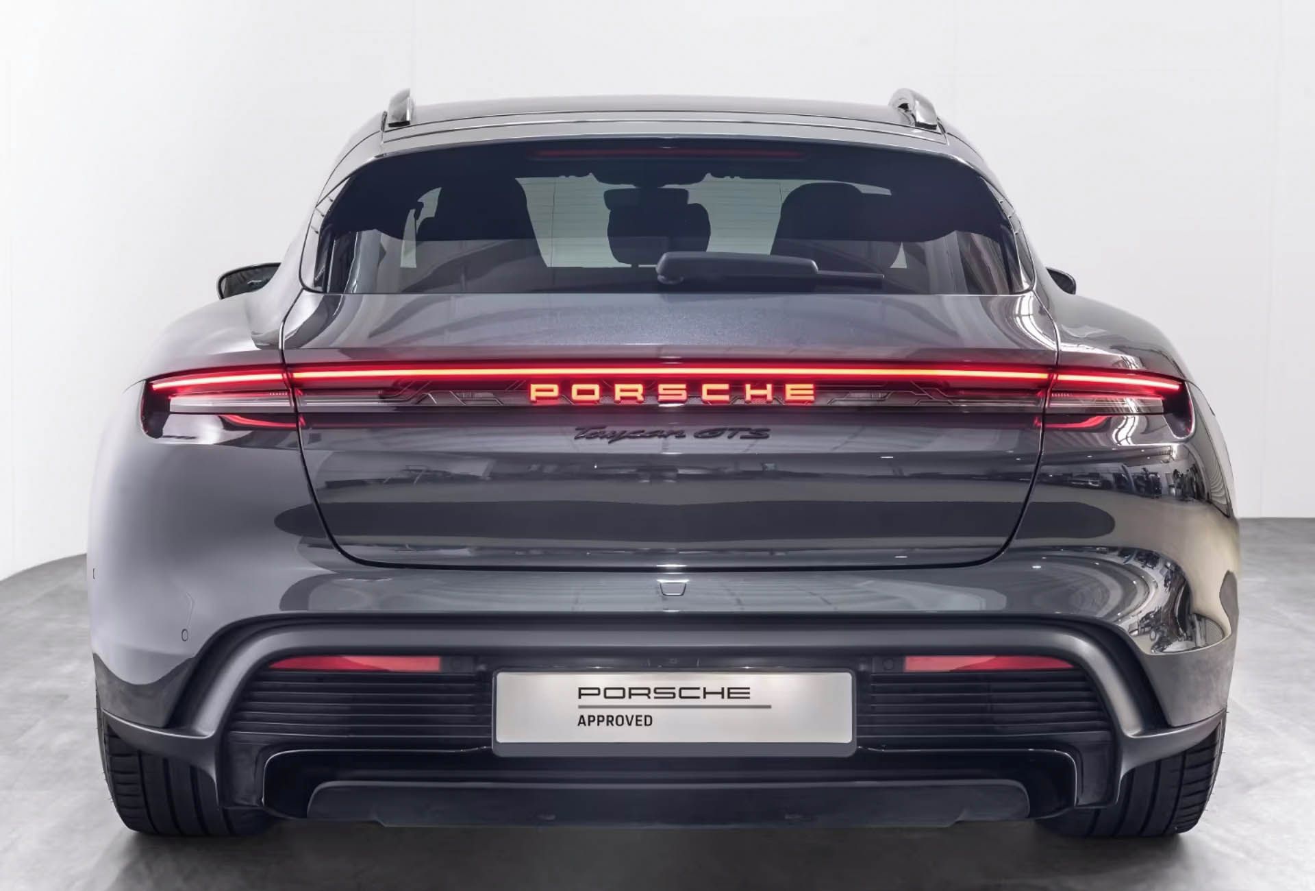 Porsche Taycan, GTS Sport Turismo Burm HuD Inn - fotka 6