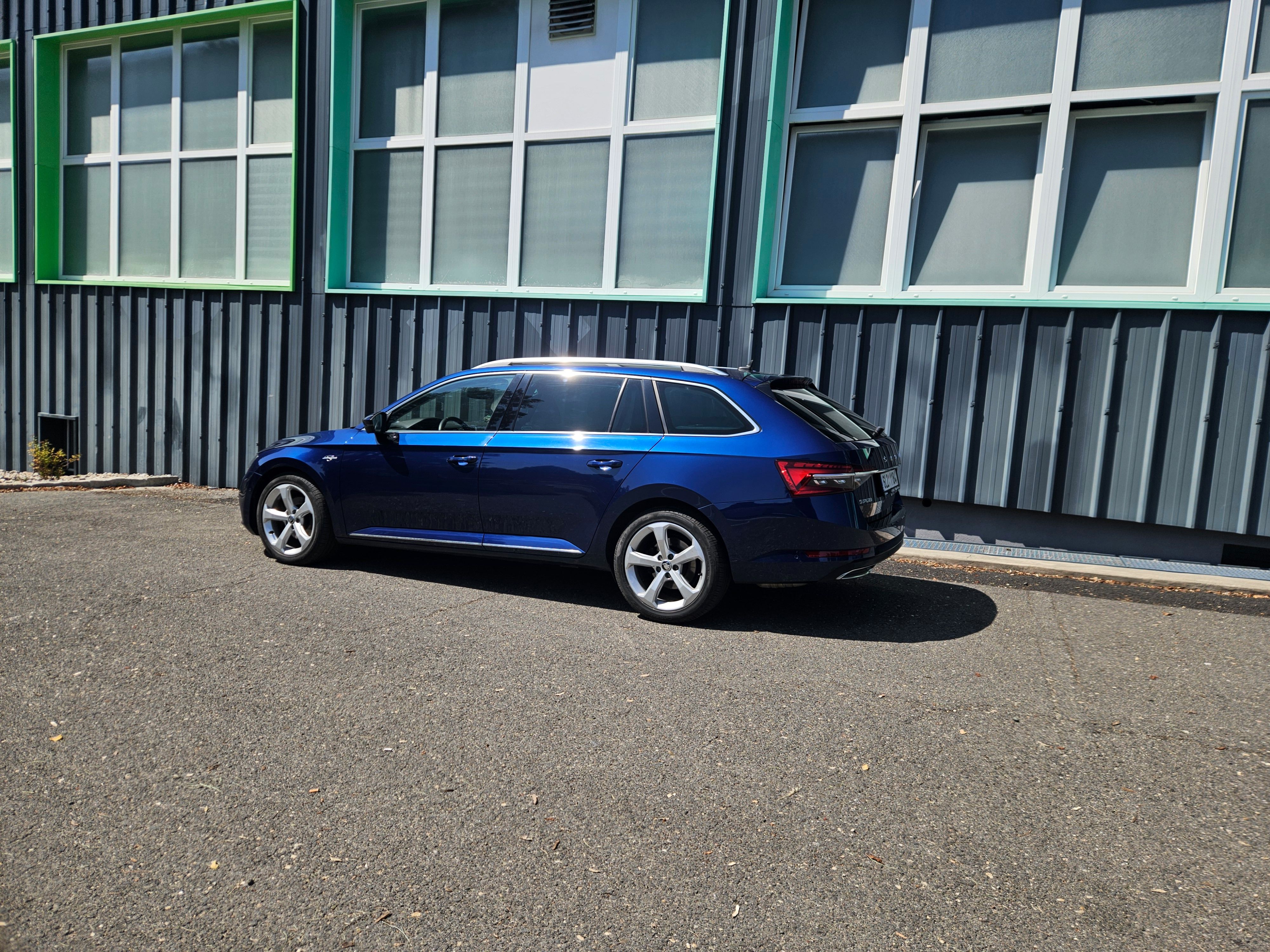 Škoda Superb, Combi Laurin Klement 4x4 DSG - fotka 3