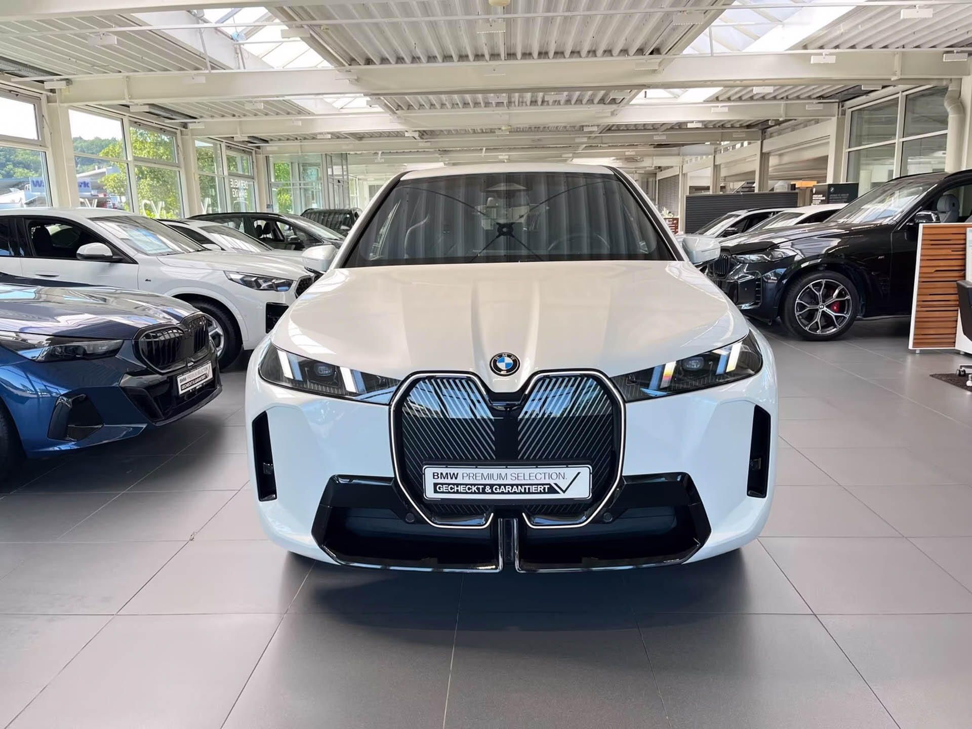 BMW iX, xDrive45 M-Sport Komfort HuD - fotka 2