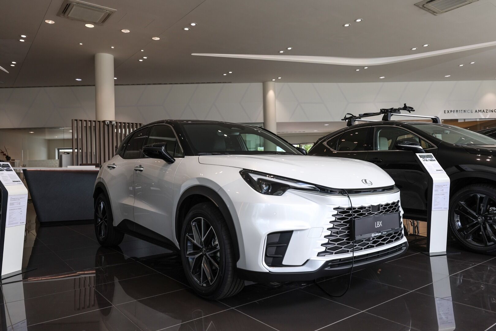 Lexus LBX, 1.5L HEV EMOTION TECH