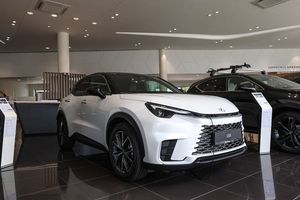 Lexus LBX, 1.5L HEV EMOTION TECH