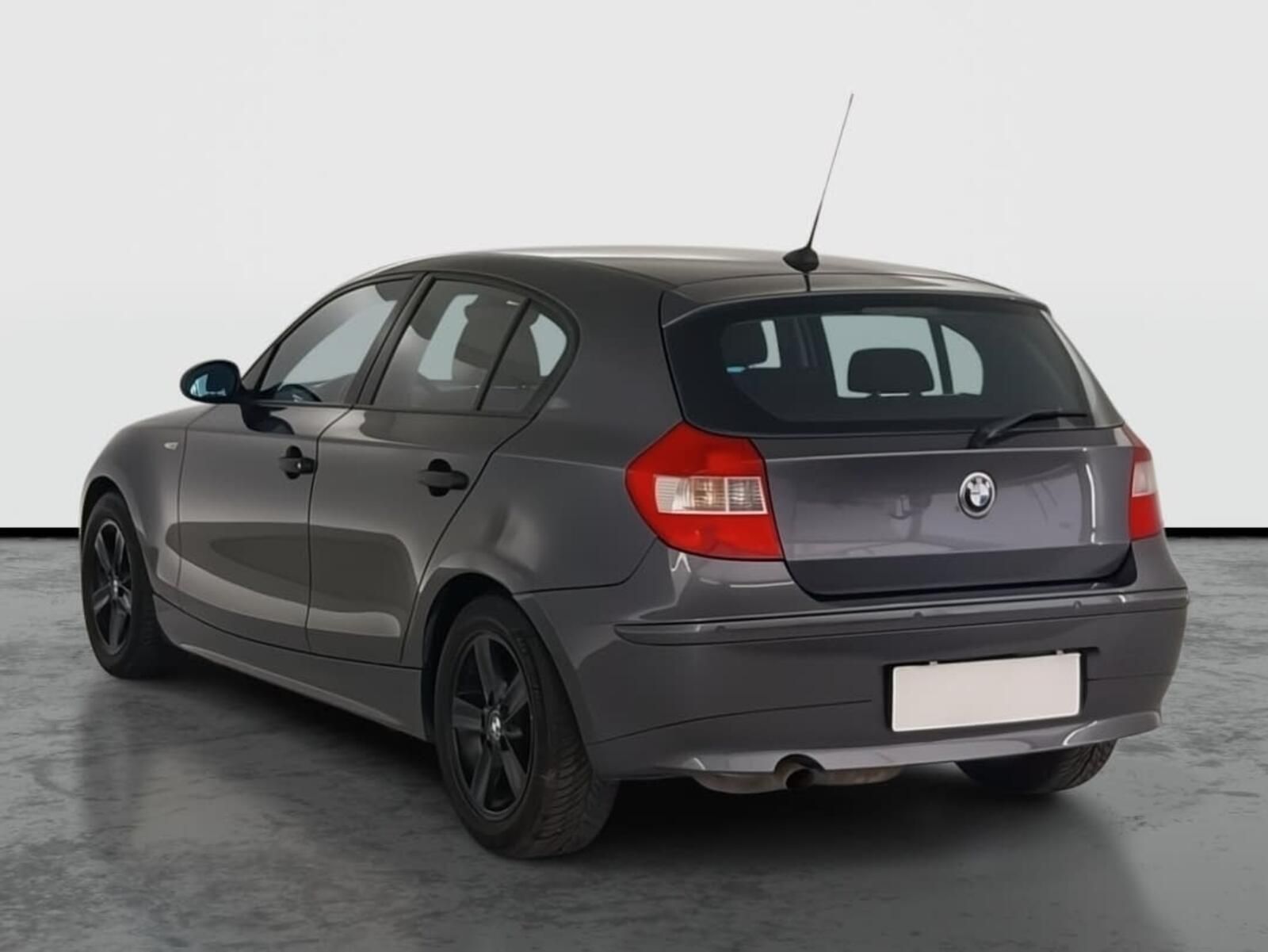 BMW Řada 1, 116i, po STK - fotka 4