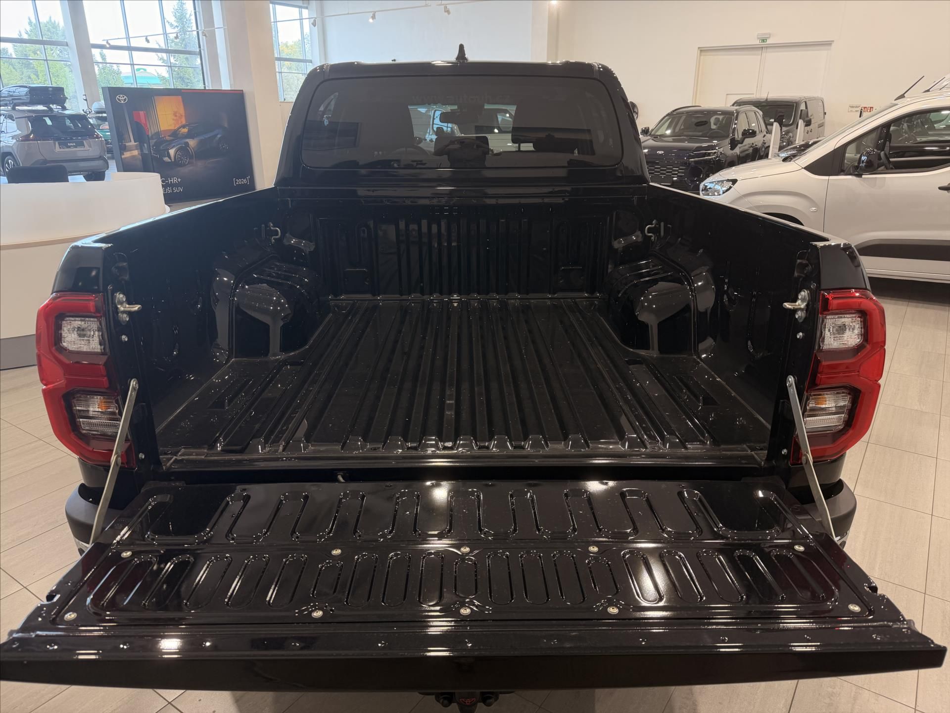 Toyota Hilux, 2,8 Double Cab Executive  2.8L - fotka 4
