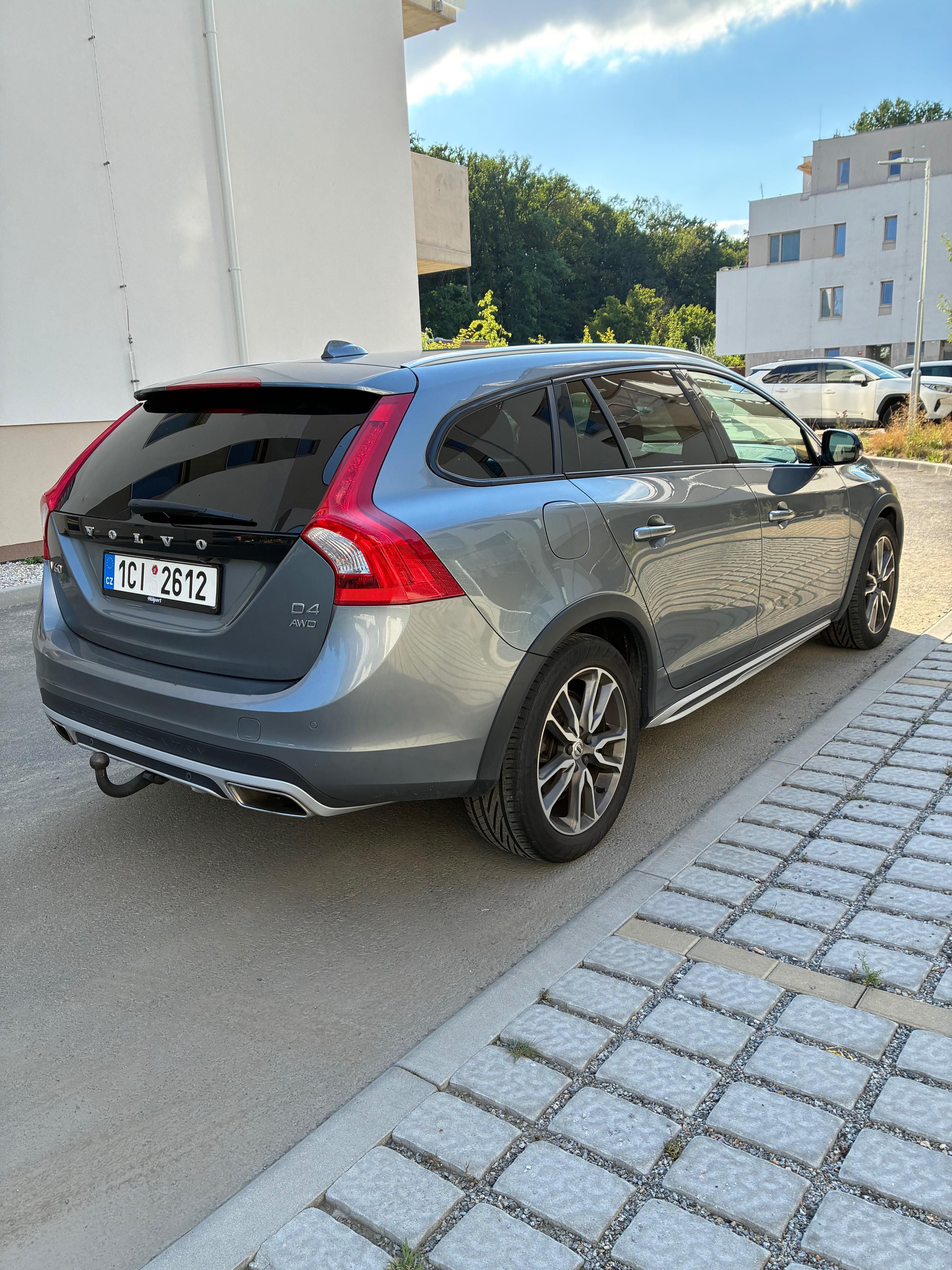 Volvo V60, Cross Country, D4 AWD 140kW - fotka 5
