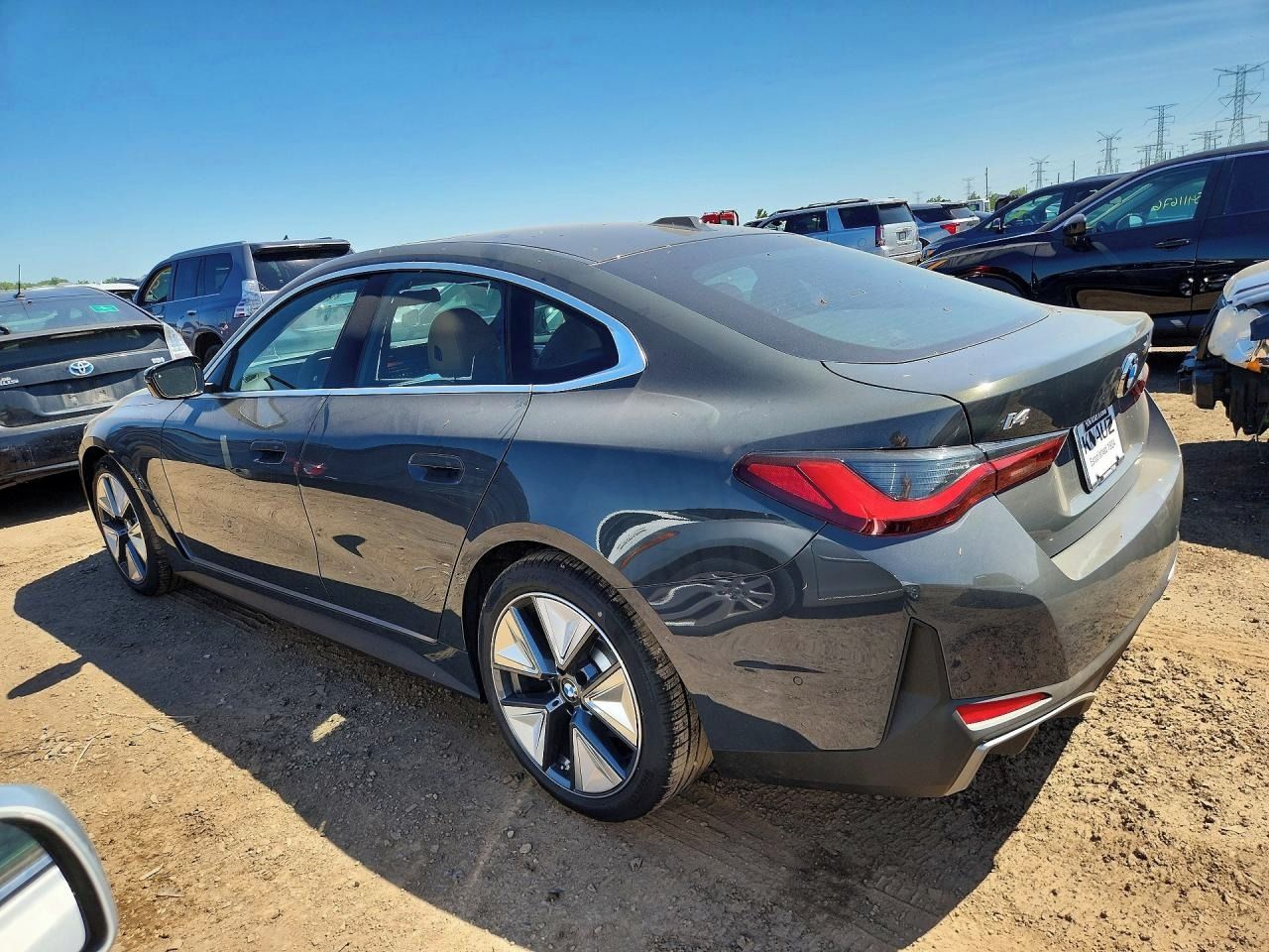 BMW i4, Auto na cestě - fotka 2