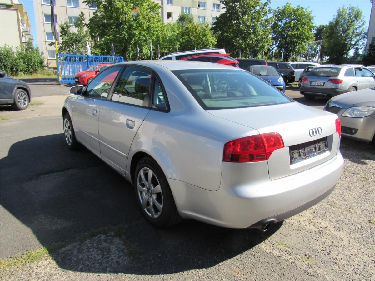 Audi A4, 1,6 i 75kW Sedan - fotka 4
