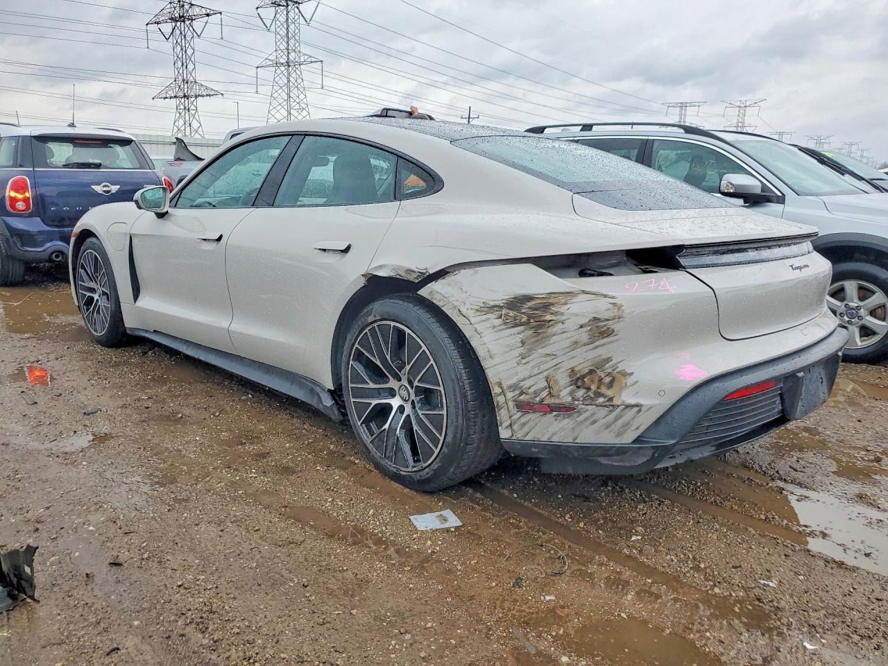 Porsche Taycan, Auto na cestě - fotka 2