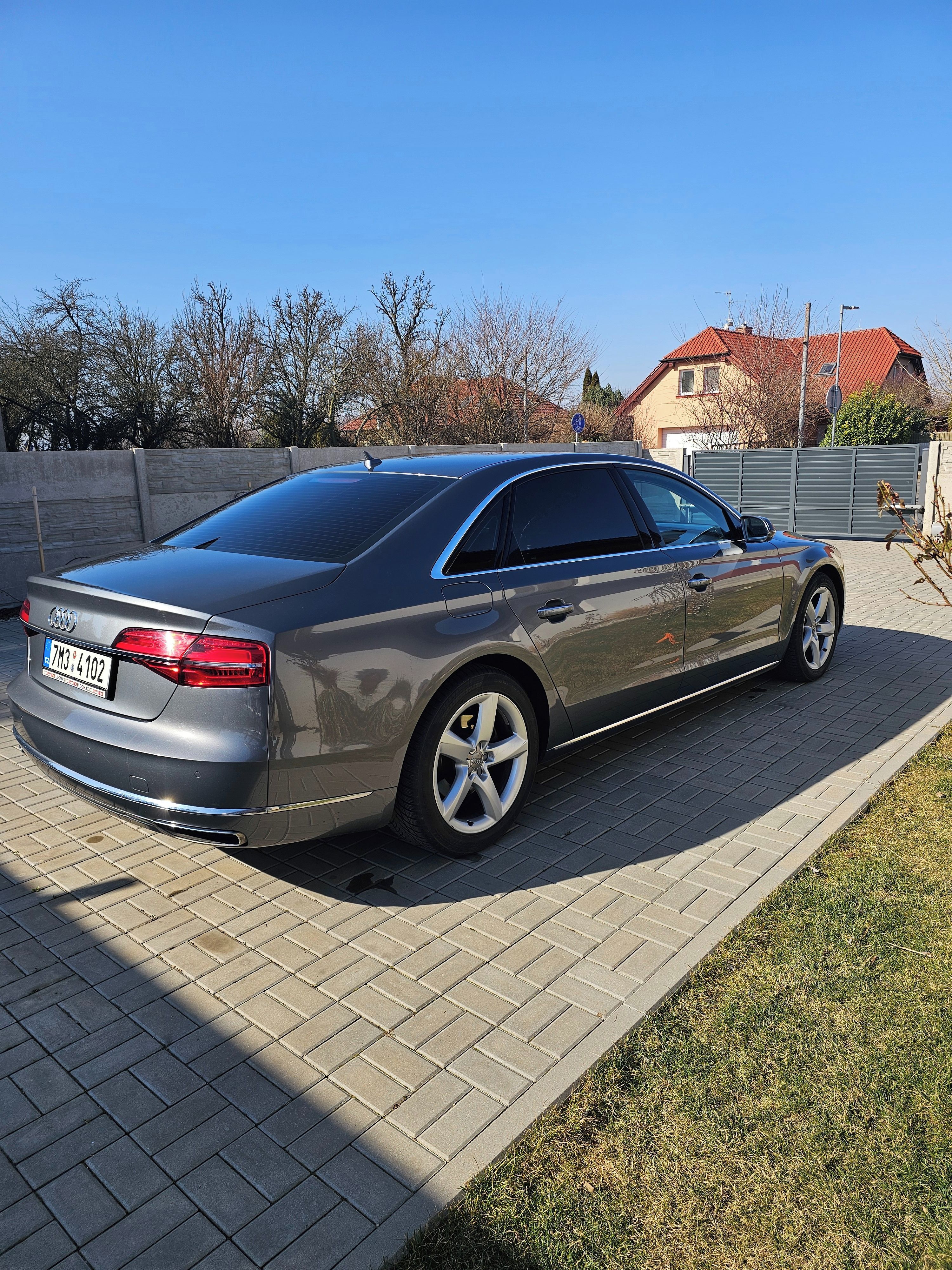 Audi A8, 3.0 V6 Long