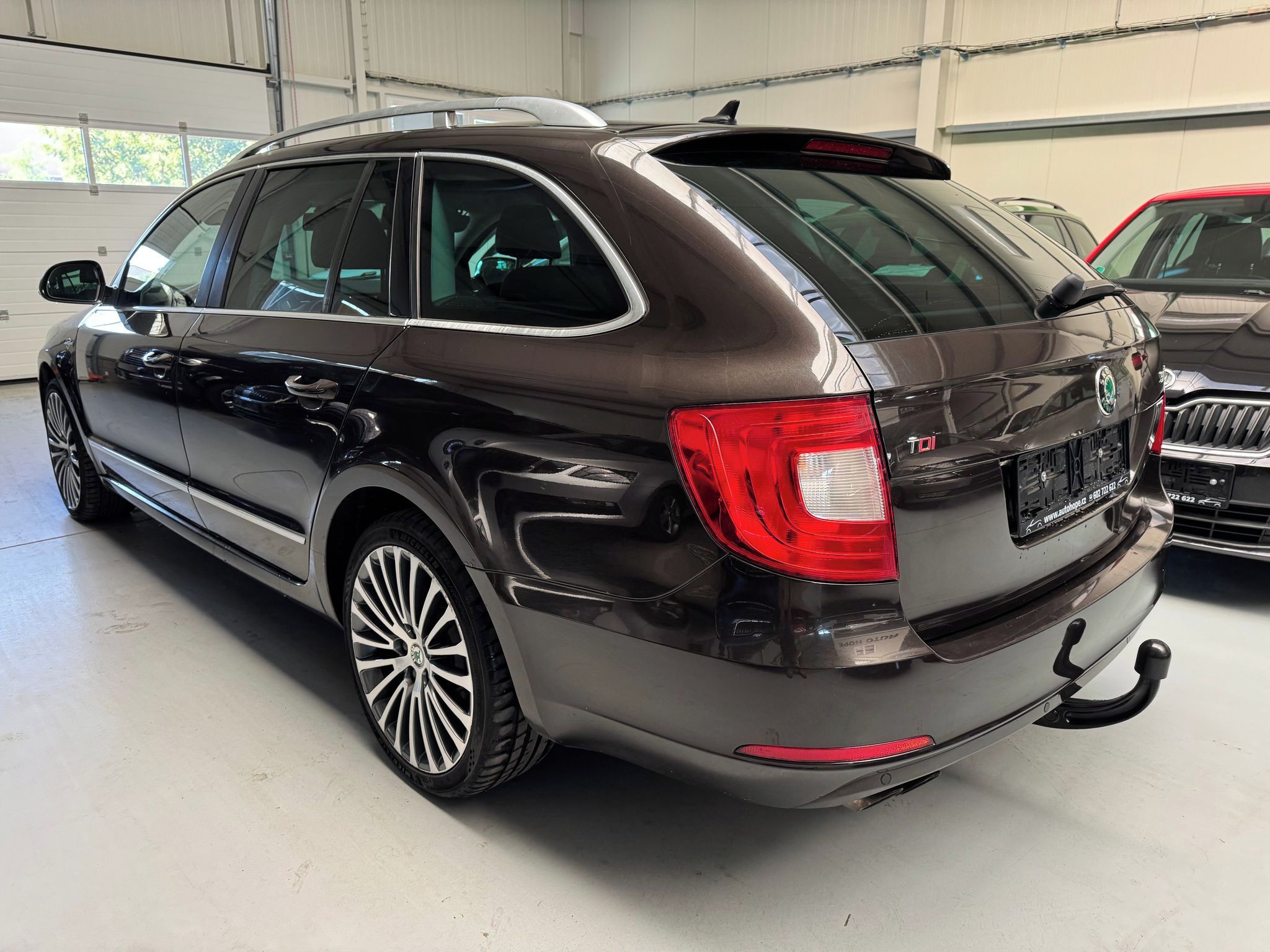 Škoda Superb, combi 2,0 TDi DSG LaK - fotka 4