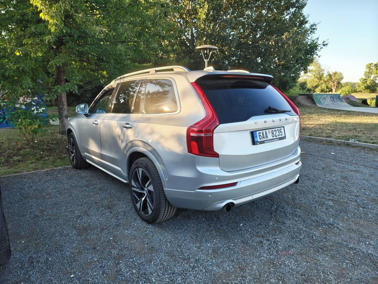 Volvo XC90, B&W / AWD / Mom-Insc / 7mis - fotka 5