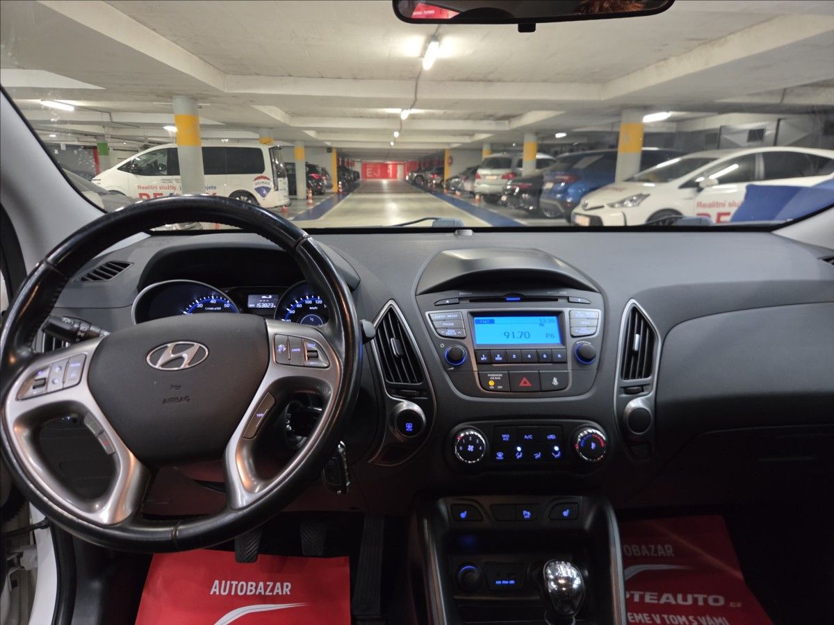 Hyundai ix35, 1,6 i - tažné + LED - fotka 6