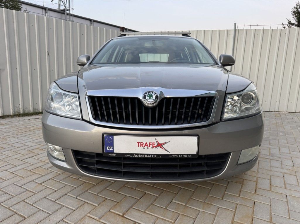 Škoda Octavia, 2,0 TDI ELEGANCE tažné původČR - fotka 2