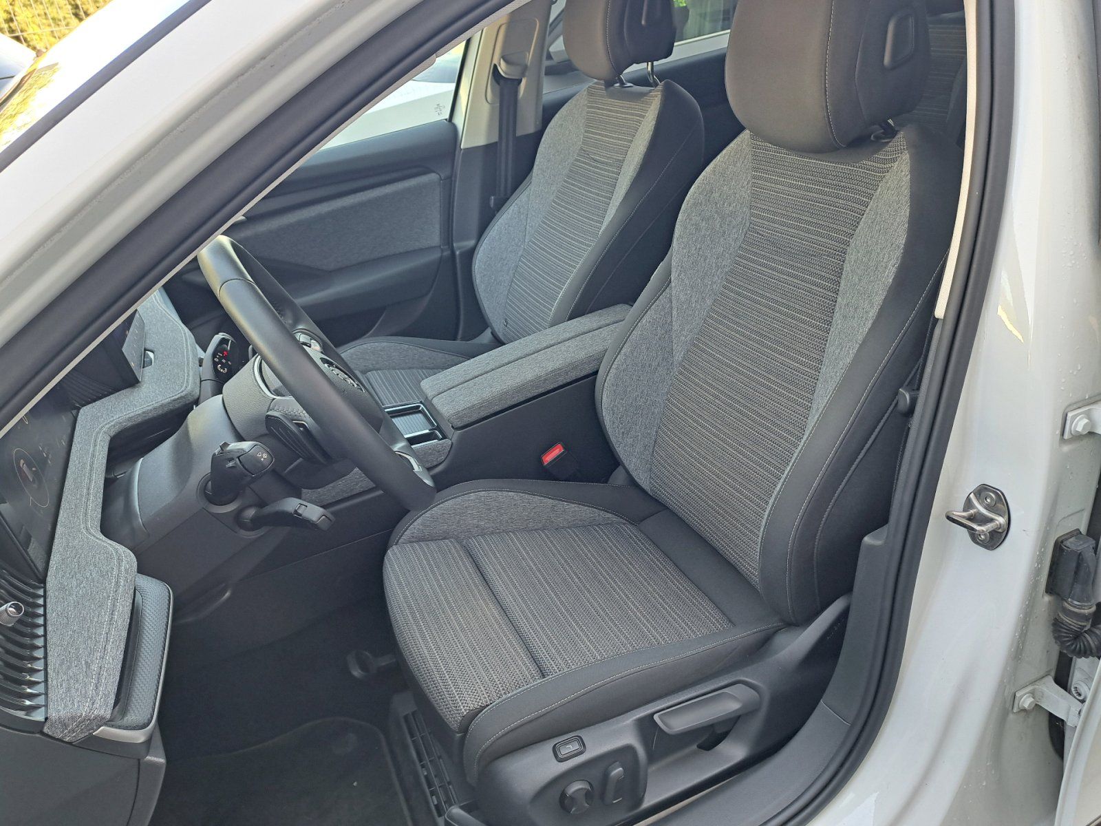 Škoda Superb, 1,5TSI 110kW MHEV Selection - fotka 6
