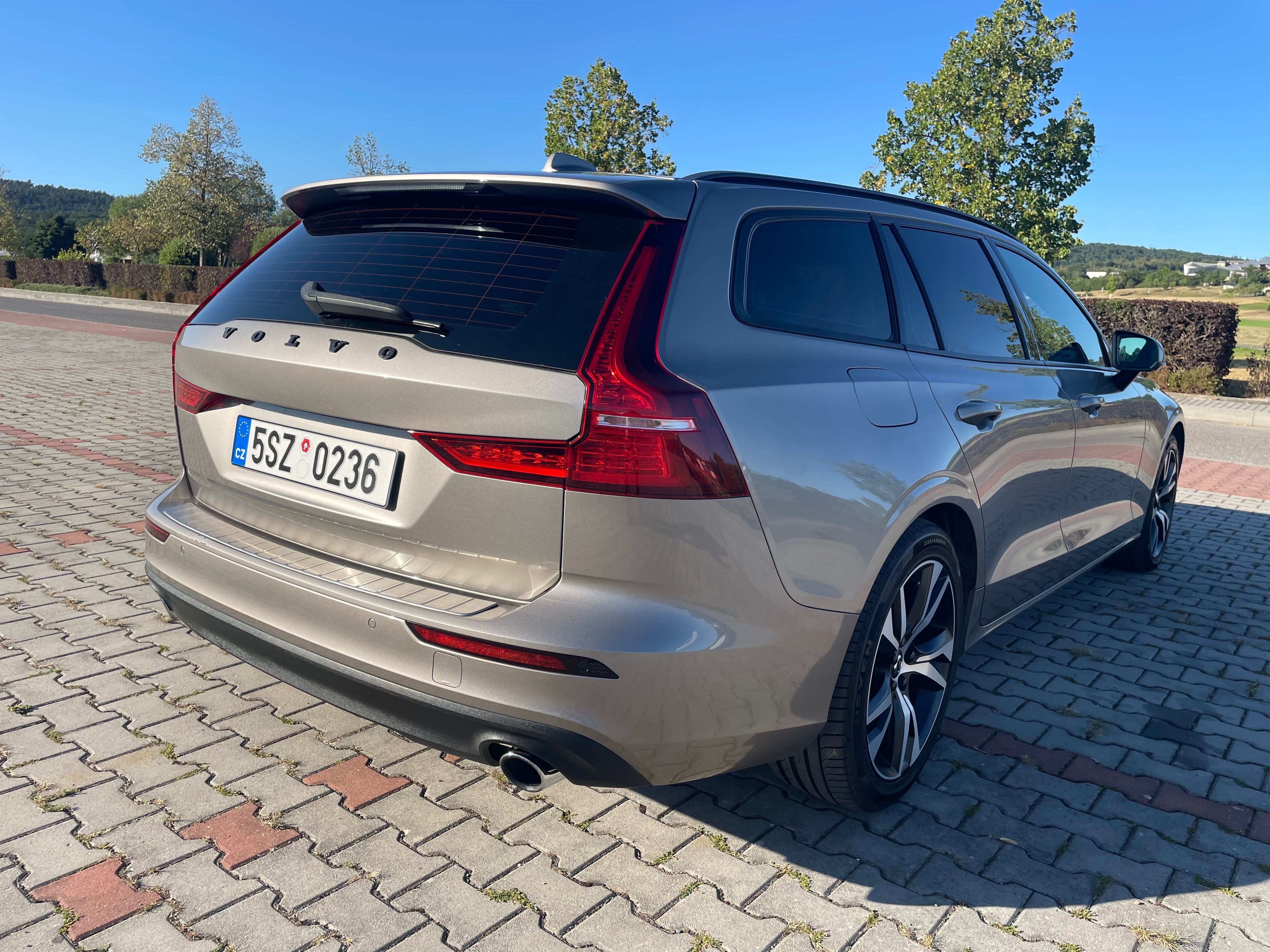 Volvo V60, 2.0 140 kw D4 - fotka 3