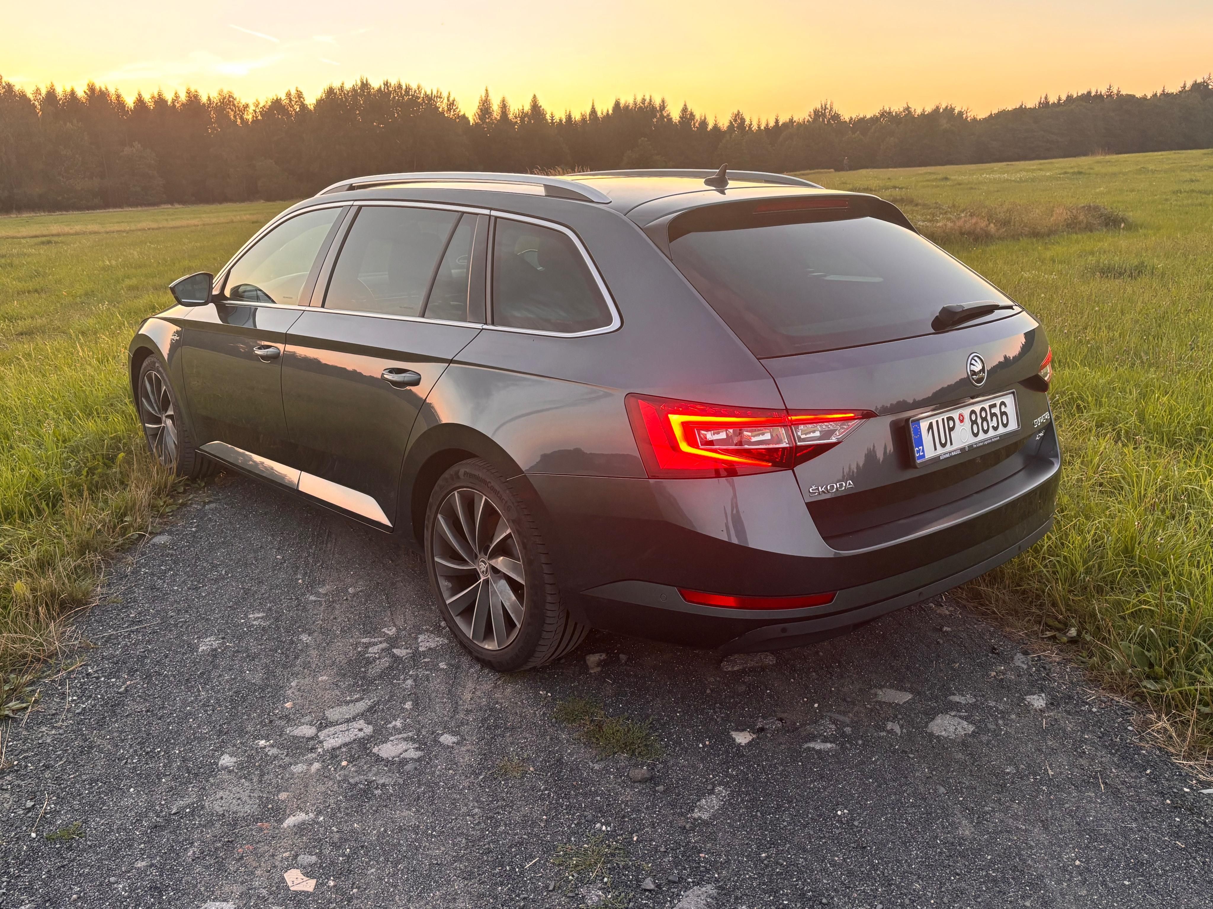 Škoda Superb - fotka 4