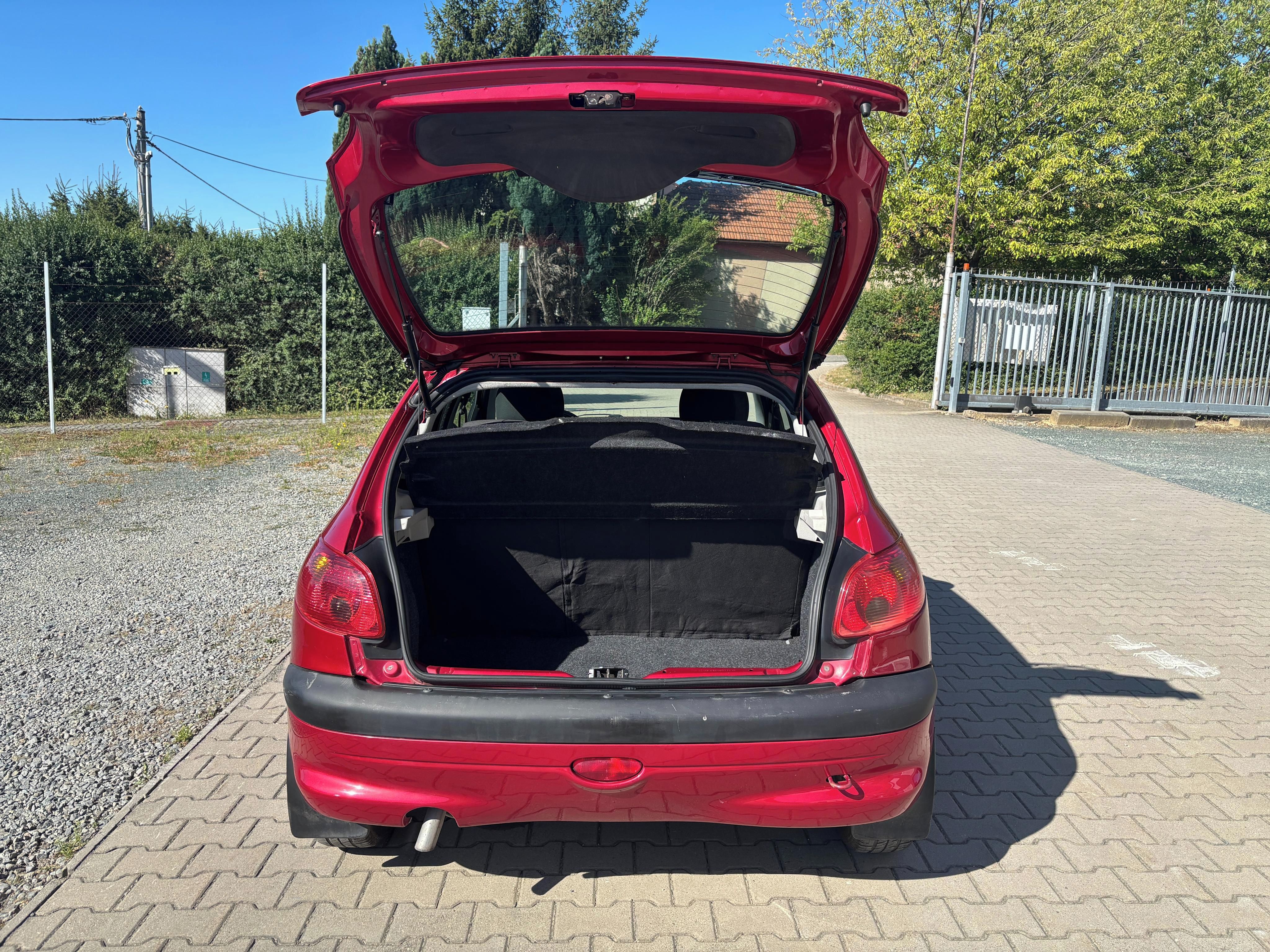 Peugeot 206, 1.4i nová STK, litá kola - fotka 5