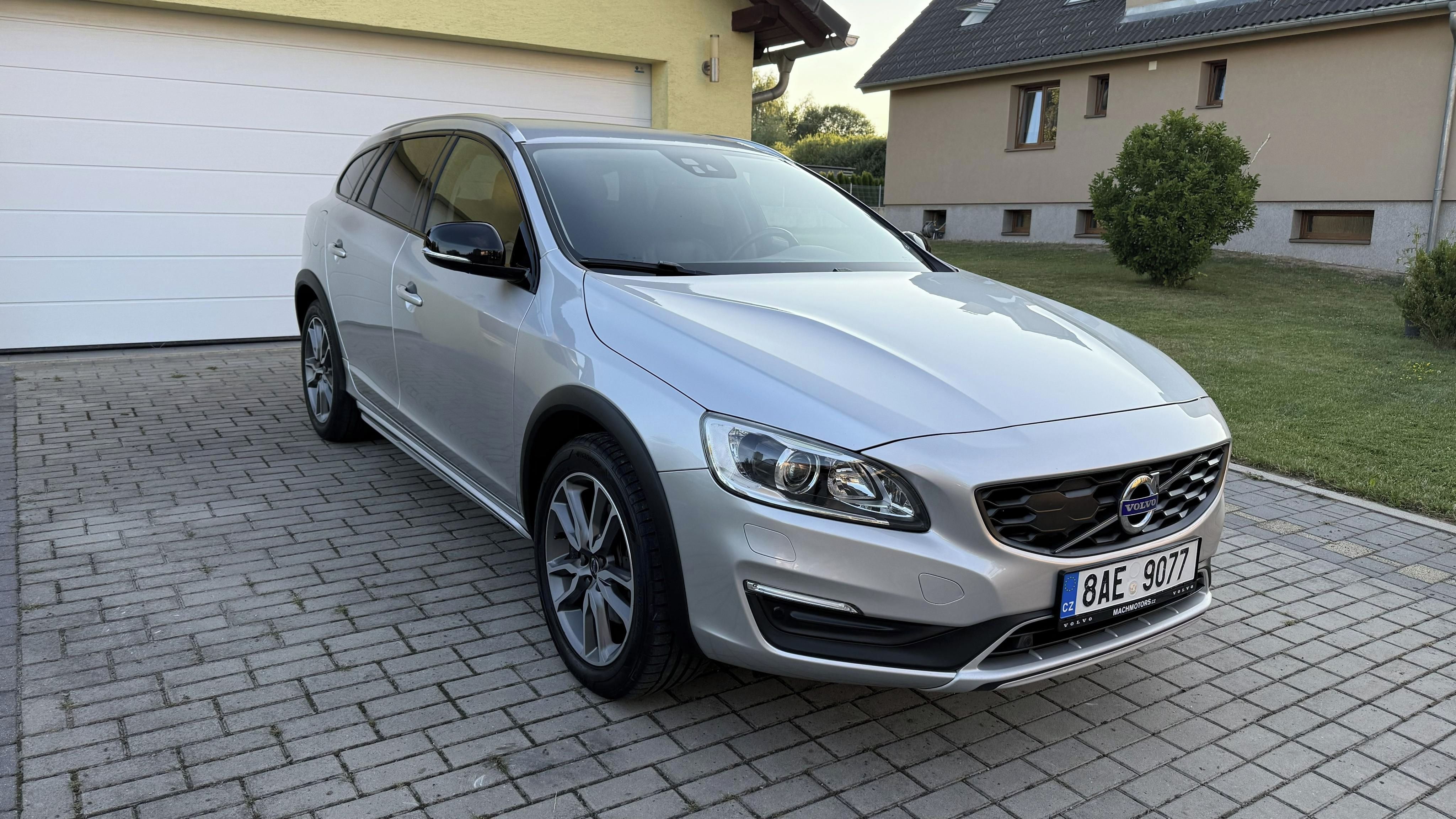 Volvo V60, Cross Country, D4 140kW - fotka 3