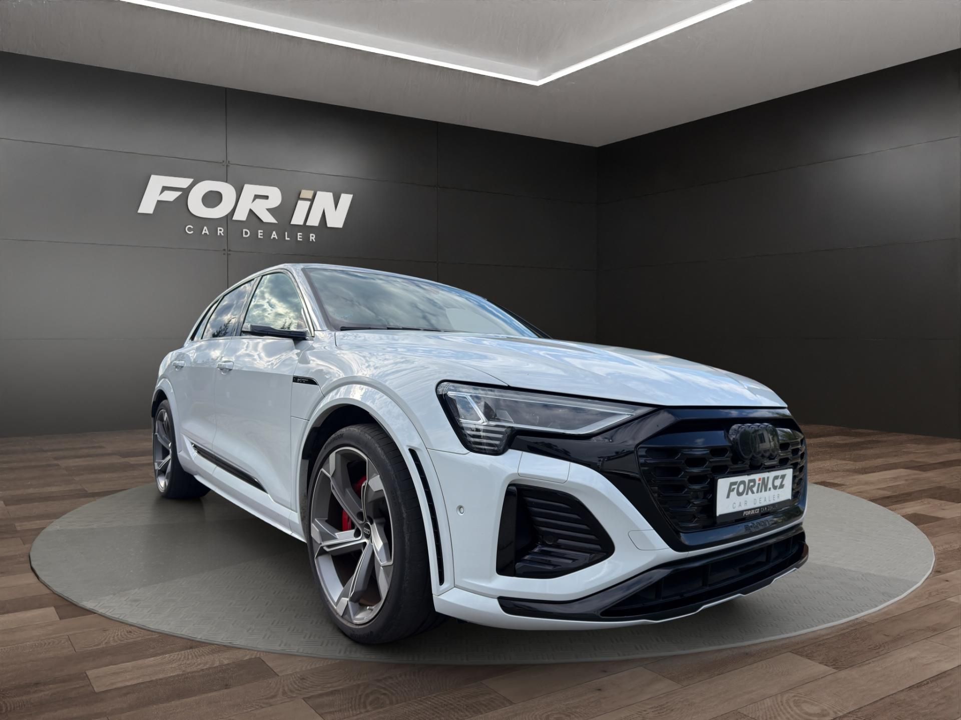 Audi Q8 e-tron, SQ8 370KW PANO Bang & Olufsen - fotka 2