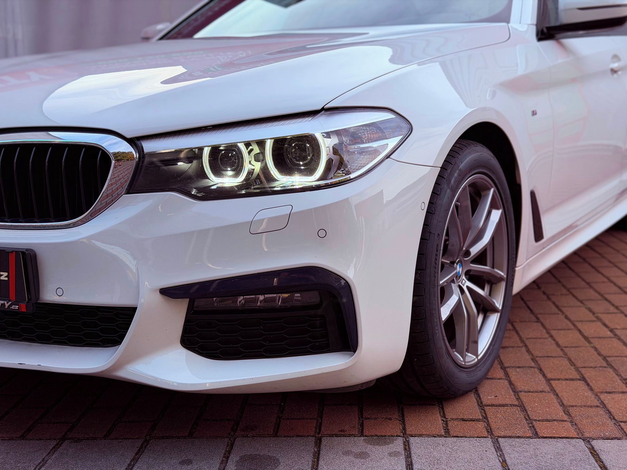 BMW Řada 5, 520d Aut. ČR, M-Paket - fotka 3