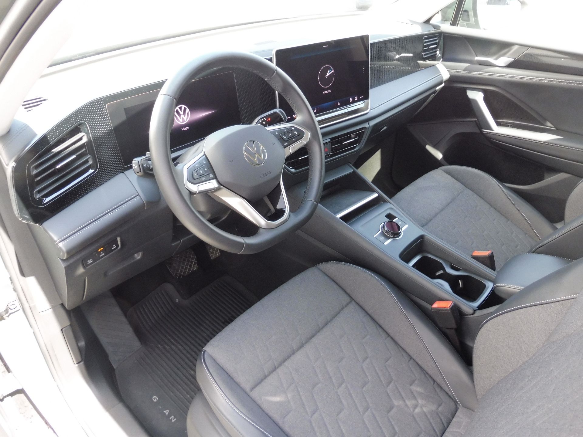 Volkswagen Tiguan, People 1,5 eTSI 96kW mHEV DSG - fotka 6