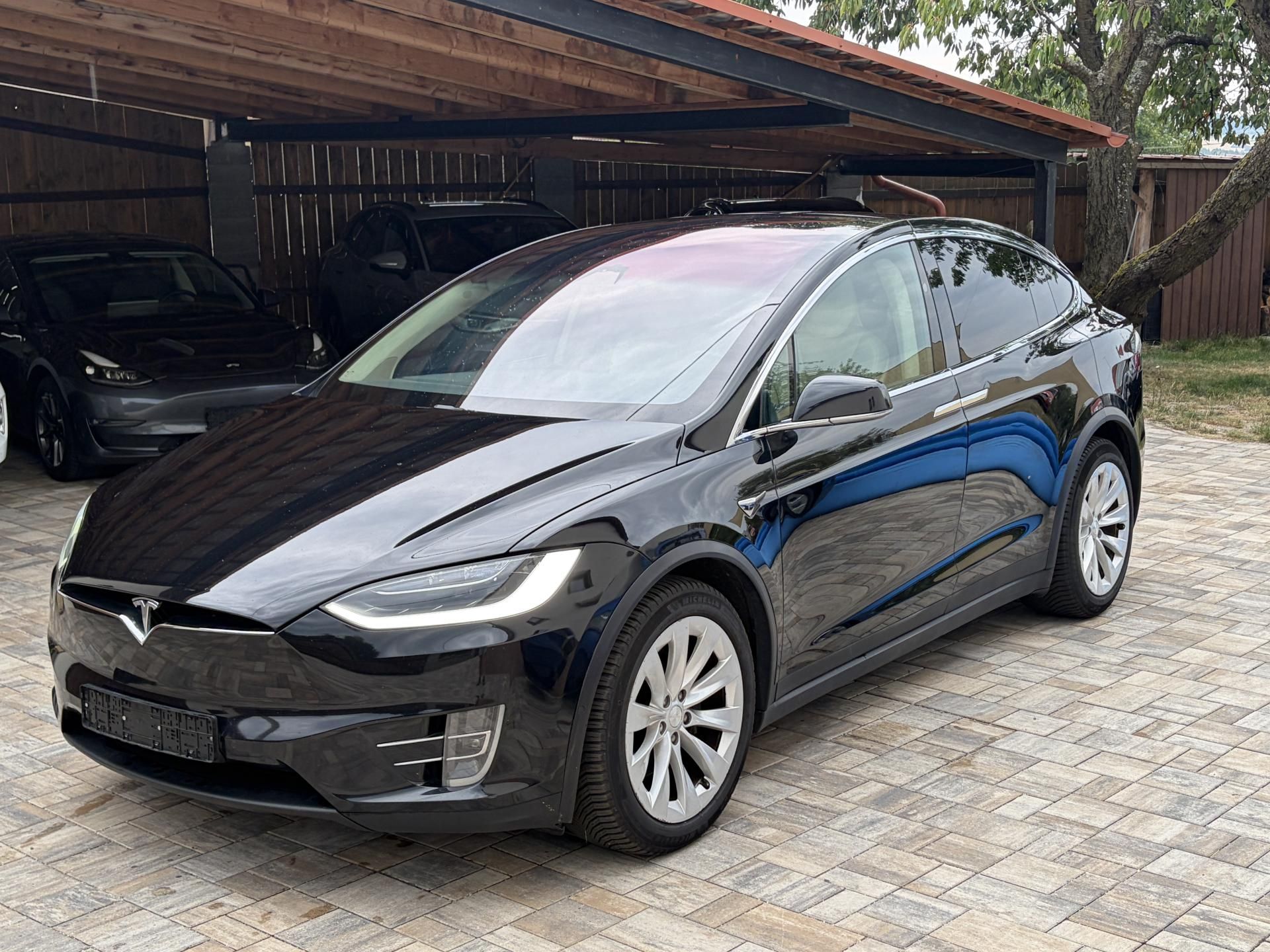 Tesla Model X, 100D, MCU2, tazne,5mist