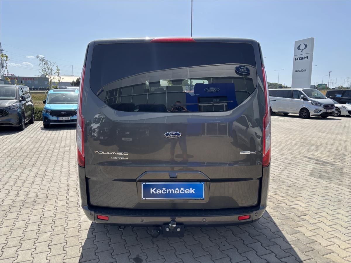Ford Tourneo Custom, 2,0 EcoBlue 110kW L2 Titanium - fotka 4