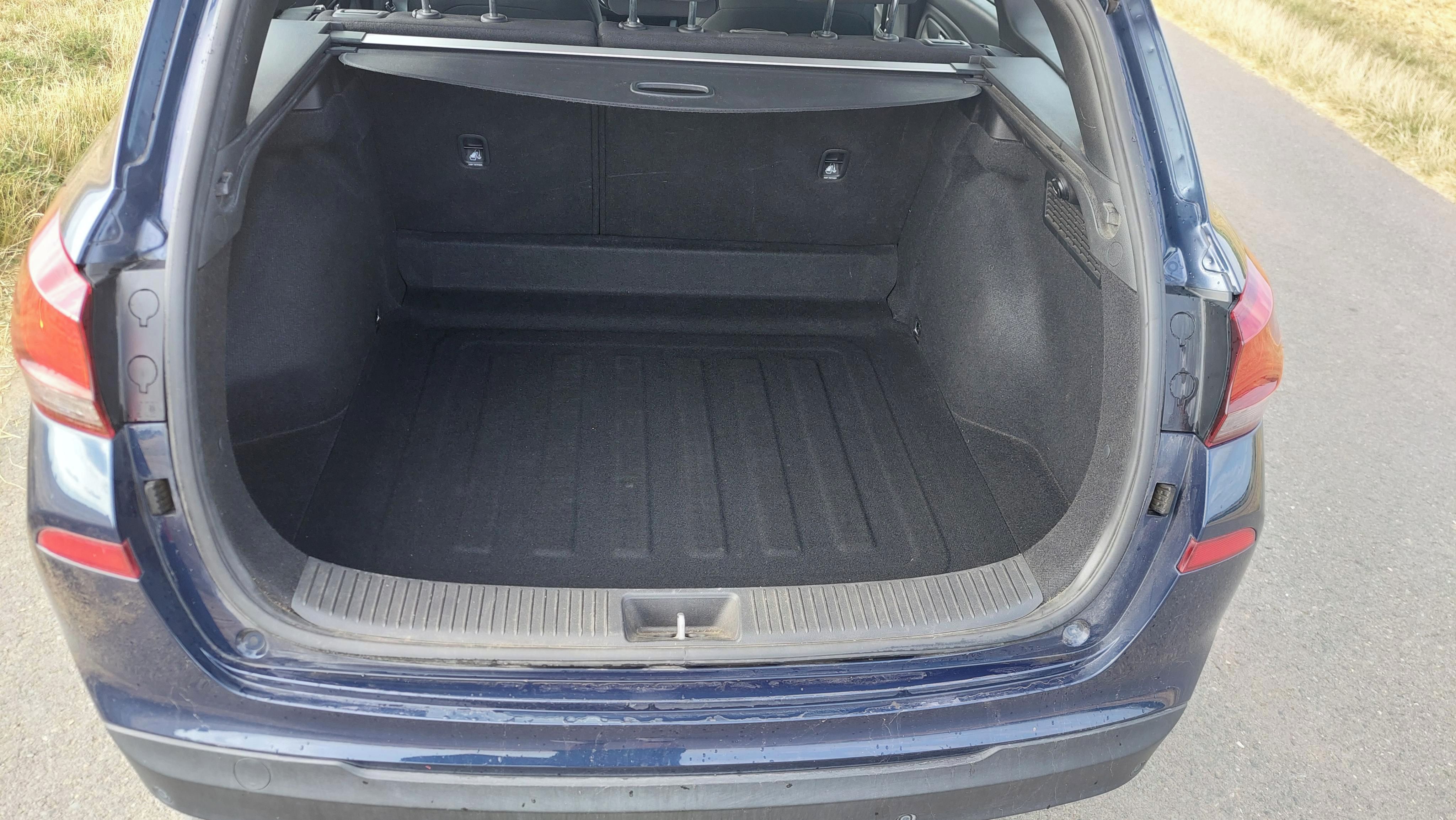 Hyundai i30, Hyundai i30 kombi 1,4 73kw - fotka 5