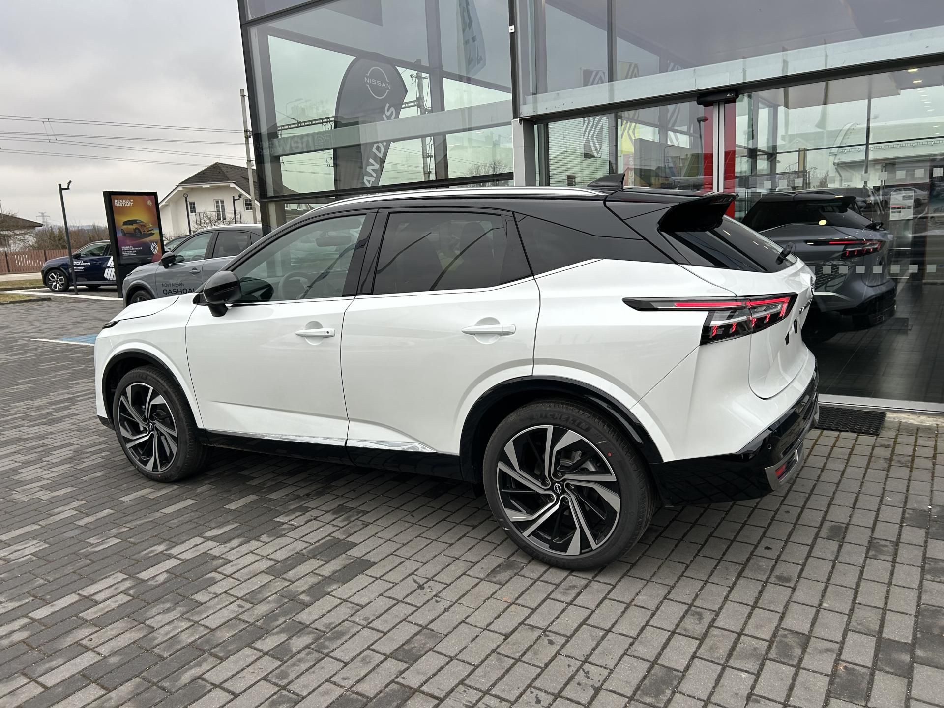 Nissan Qashqai, Tekna Plus 4x4 1.3T 116kw AT - fotka 4