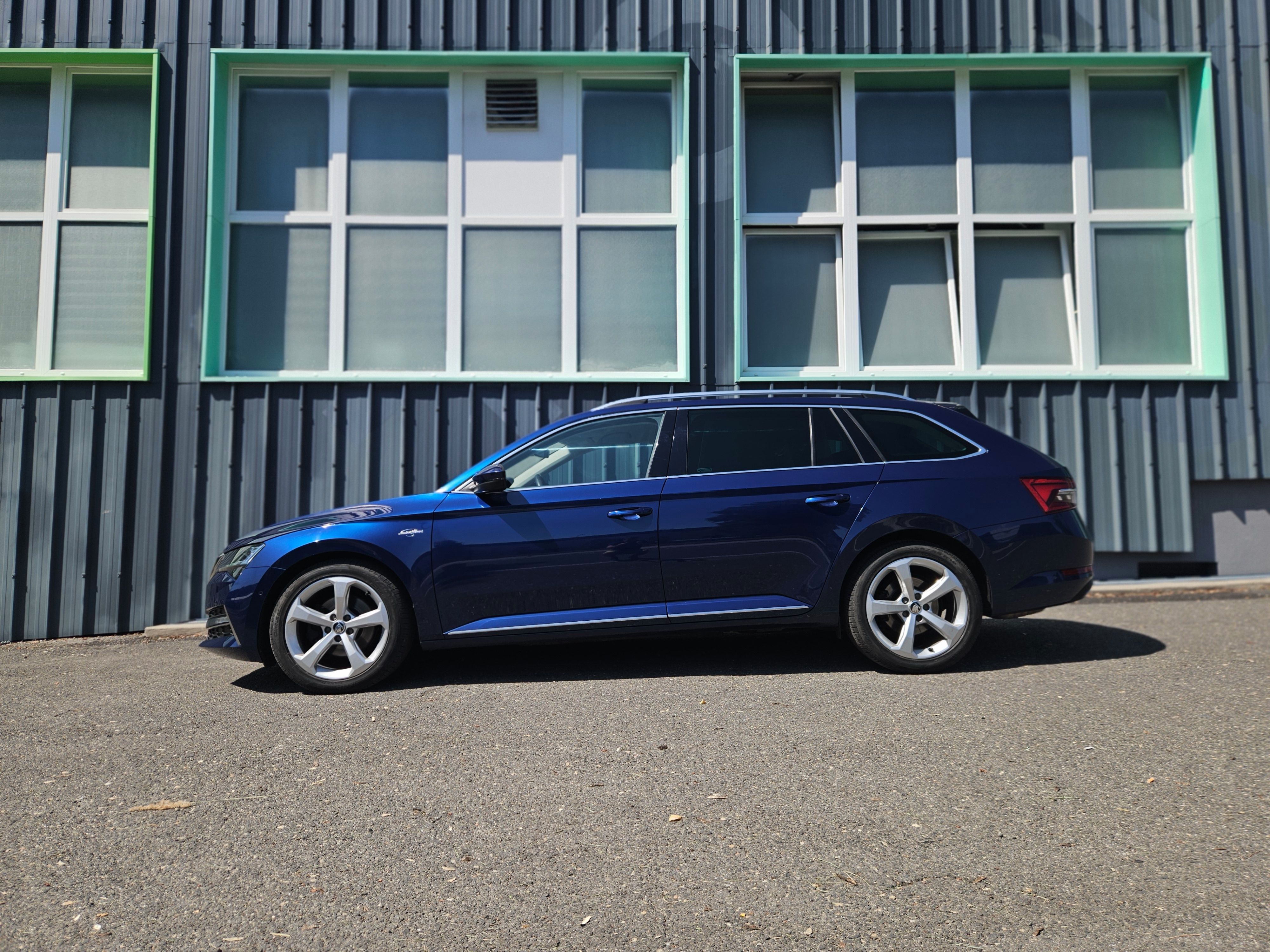 Škoda Superb, Combi Laurin Klement 4x4 DSG - fotka 2