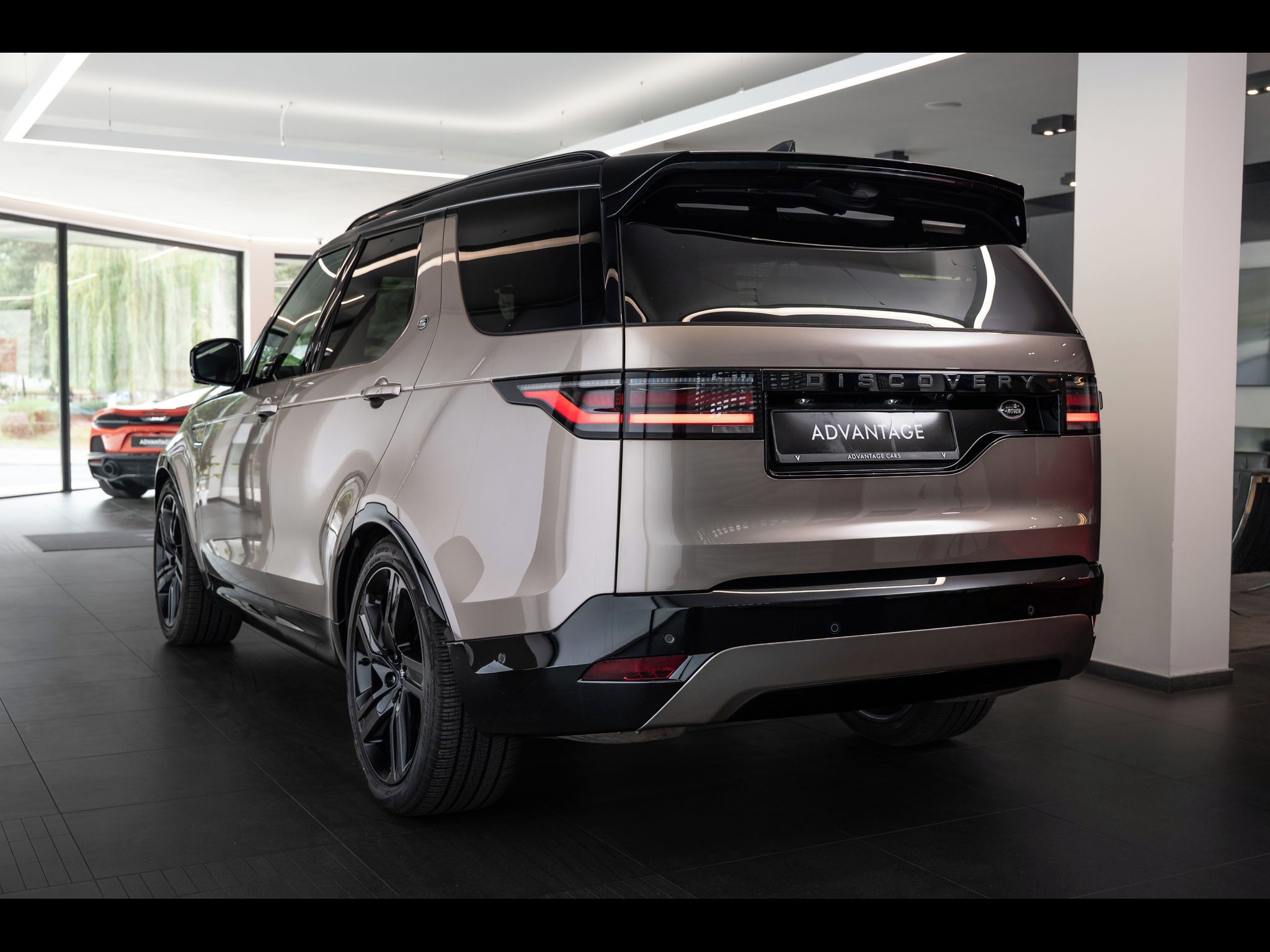 Land Rover Discovery, D300 SE Approved/7 míst/ - fotka 4