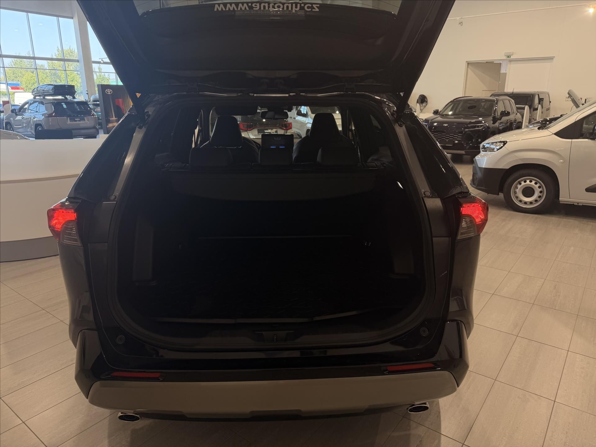 Toyota Rav4, 2,5 Selection  2.5 Hybrid 218k - fotka 5