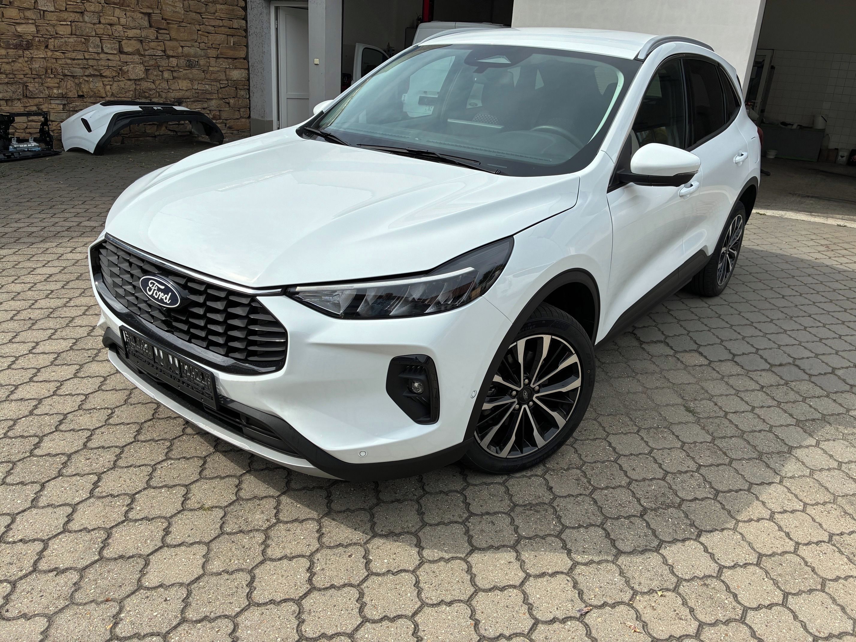 Ford Kuga, Titanium