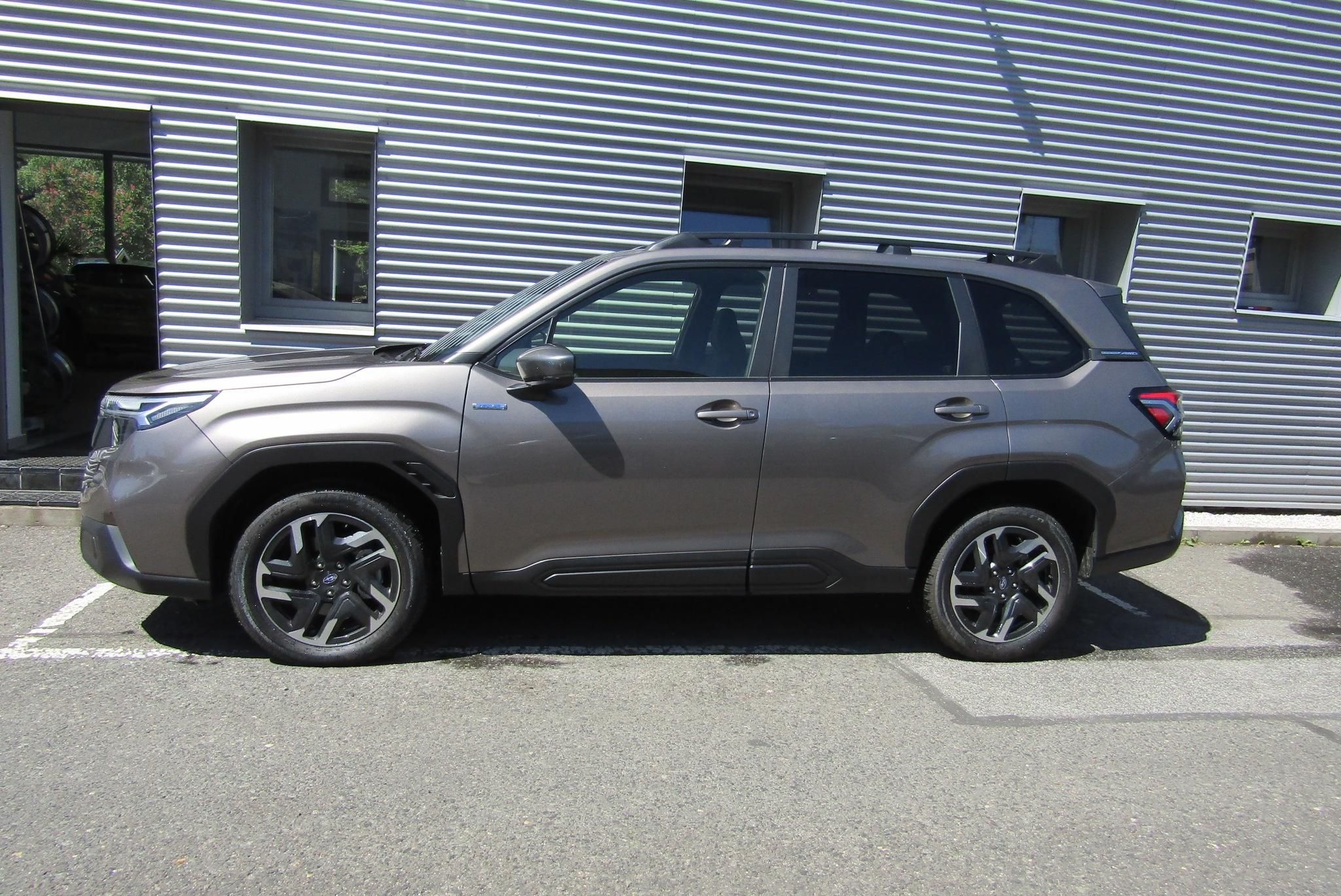 Subaru Forester, FORESTER 2,0i COM NAV po 1.maj - fotka 2