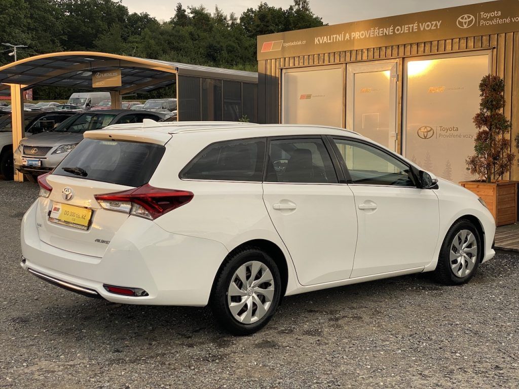 Toyota Auris, 1.4D, ČR, Active, manual - fotka 6