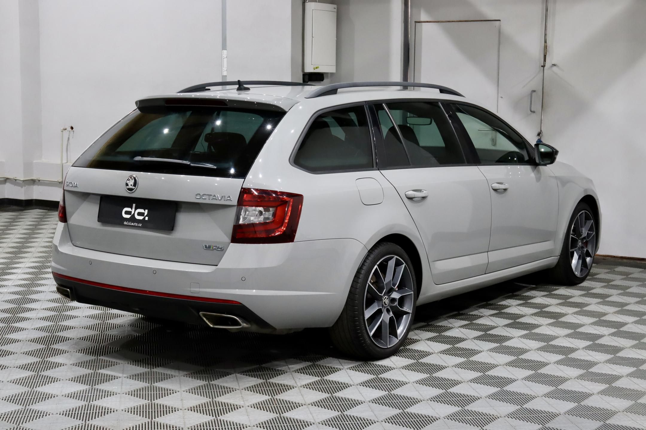 Škoda Octavia, 3 FL 2.0 TSI 180 kW DSG RS - fotka 6