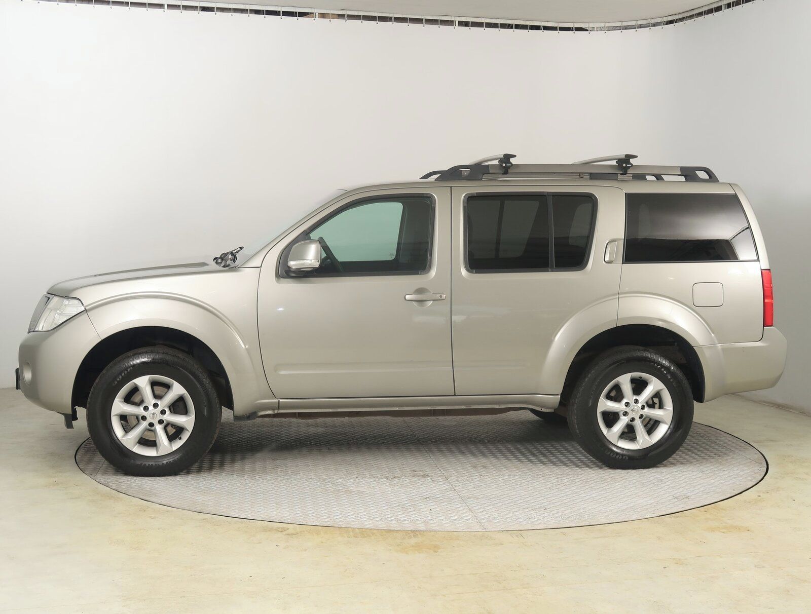 Nissan Pathfinder, 2.5 dCi, 4X4, 7 míst - fotka 3