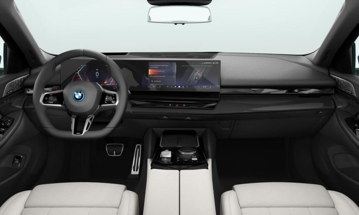BMW Řada 5, 550e xDrive Touring - fotka 4
